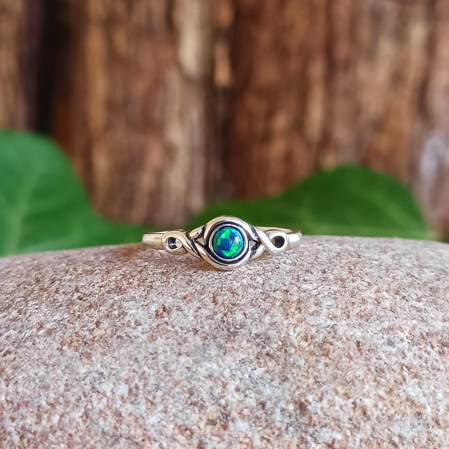 925 Sterling silver Toe Ring with dark green Peacock stone. Add a little bit of silver to your toes with our solid 925 stamped solid silver toe ring, beautifully presented in a little fabric drawstring pouch made from off cuts from sari materials that would have otherwise been discarded.