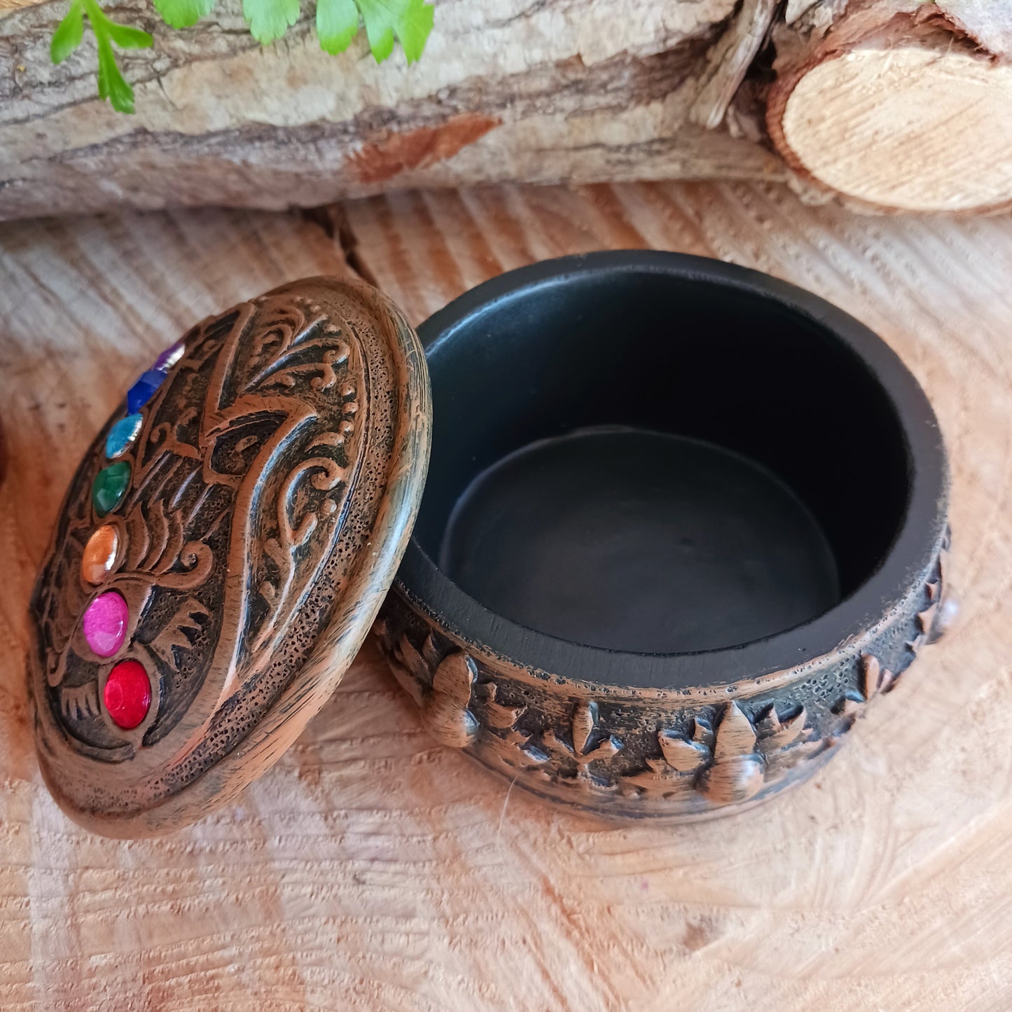 This beautiful Charka Box features Hamsa's Hand which is known for offering protection and happiness to its owners, you can rest assured that your most prized possessions are safe from prying eyes. With engraved flowers and patterns around the side of the box, and finished with coloured gemstones on the top of the lid. This piece is perfect for anyone who needs a little protection in their life.