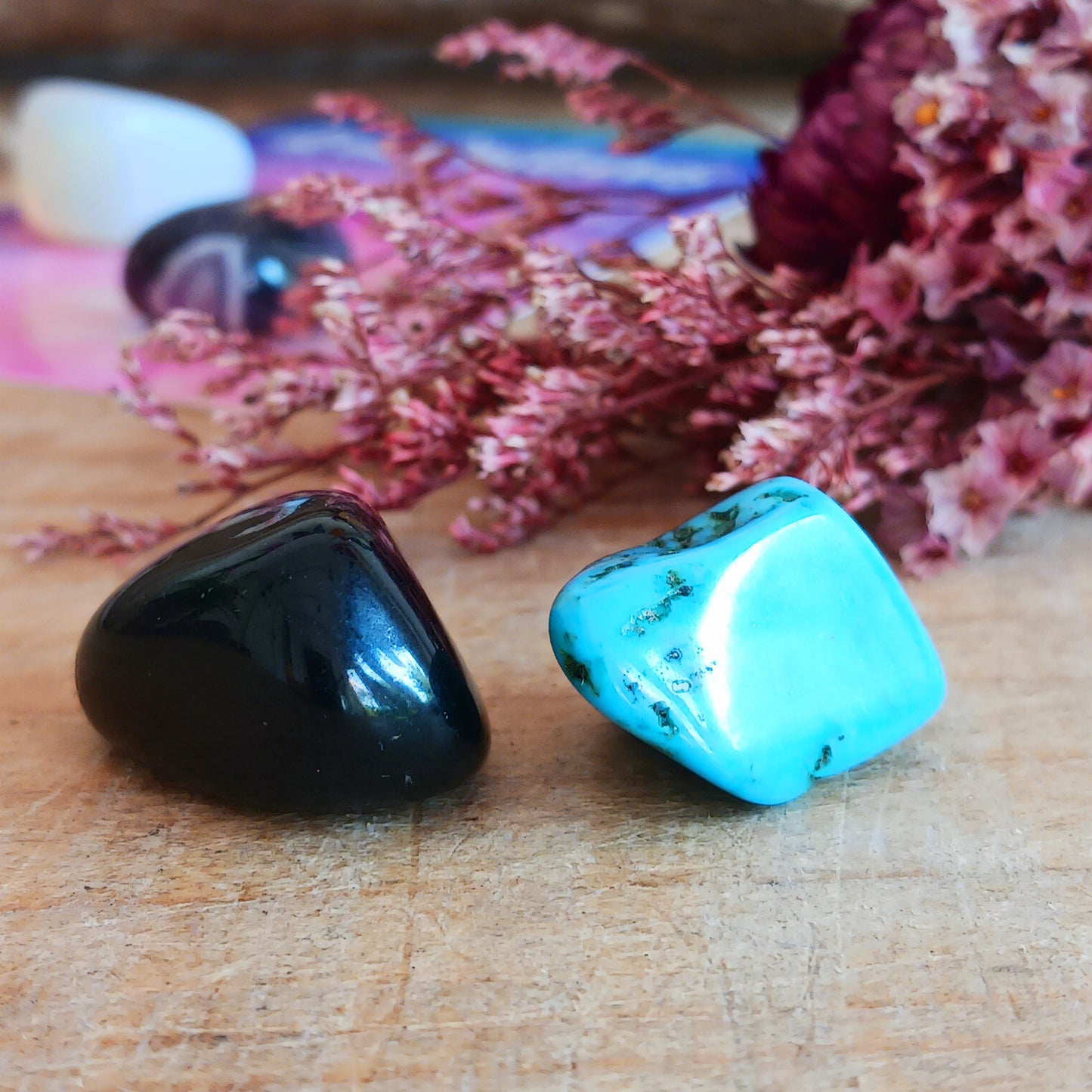 This small brown pouch holds the key to your spiritual wellness and features four healing crystals, this set is the perfect product for anyone wishing to kickstart their crystal collection. With the power to heal, calm and energize those who possess them, these crystals can be taken on the go in their pouch or placed within your homes, the choice is yours.  The set includes:  Amethyst: Amethyst is not only treasured for its spiritual properties, but also for its physical healing properties and amethyst
