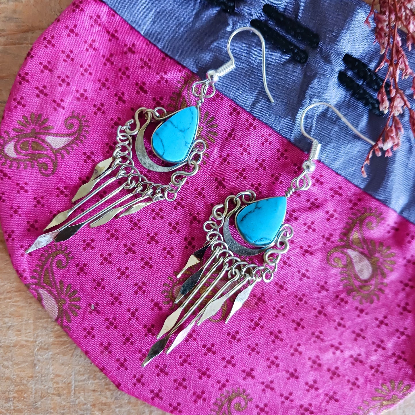 These beautiful earrings incorporate a turquoise stone with Silver plated hooks. These earrings have been hand made and are presented in a traditionally made pouch gift wrapped and ready to give☸