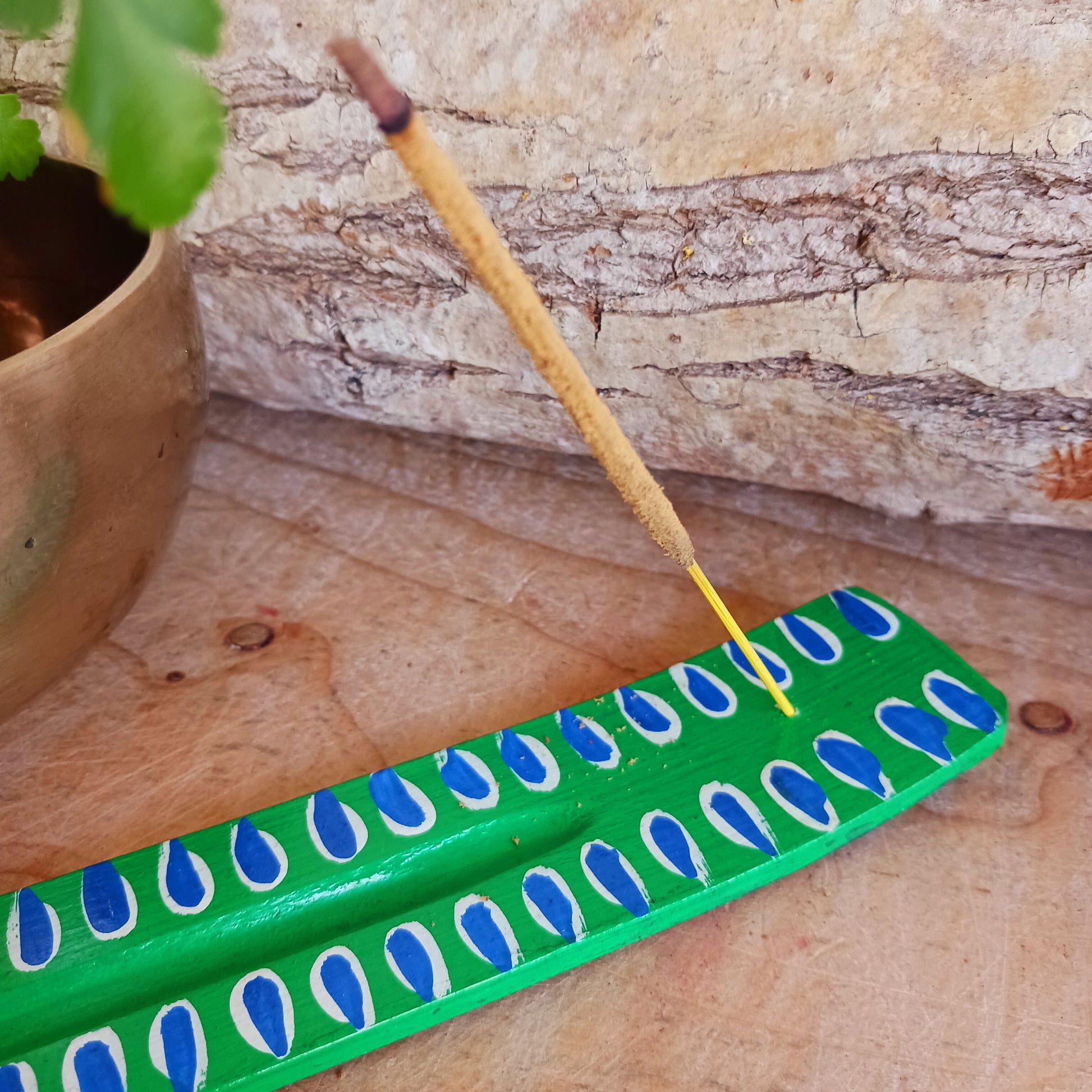 A classic shaped incense holder handmade from sustainable mango wood and hand painted in colourful Indian Truck Art designs.  It has a single end incense stick holder at one end.  A lovely ornamental piece of Indian décor and a nice gift item.