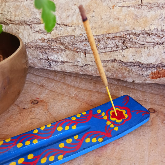 A classic shaped incense holder handmade from sustainable mango wood and hand painted in colourful Indian Truck Art designs. It has a single end incense stick holder at one end. A lovely ornamental piece of Indian décor and a nice gift item.