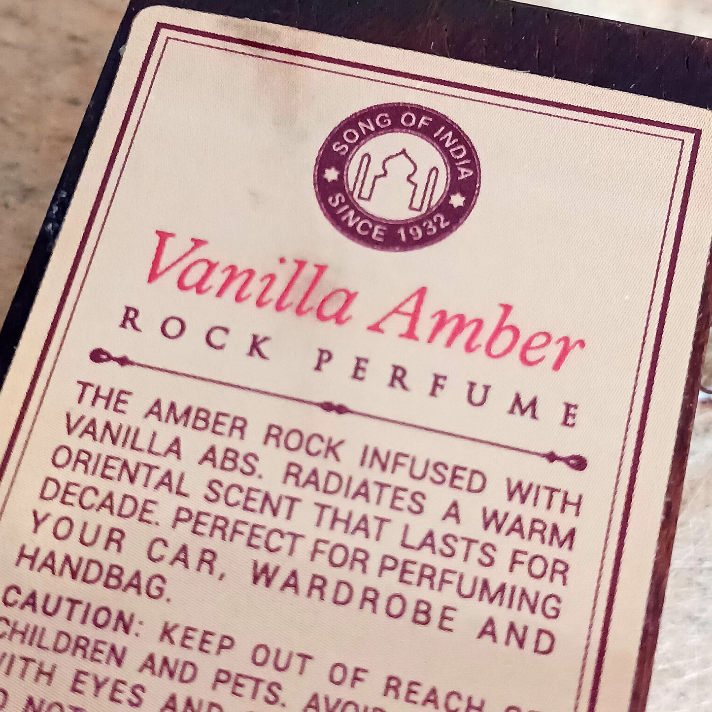 This Vanilla-Amber aromatic resin has a warm and earthy fragrance. Amber Resin is delightfully aromatic intoxicating the senses with it's wonderfully rich scent. Because of it's divine fragrance, it has been considered as a sacred temple powder often referred to as "Nectar of the Gods" or "Ambrosia". Spiritually, amber is used for meditation, healing, purification, luck, love, emotional and spiritual balancing, and as an aphrodisiac.