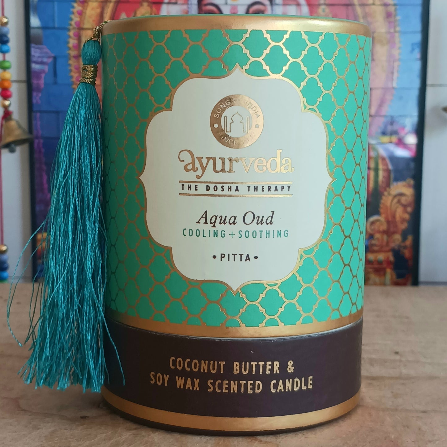 Ayurvedic scented candle made from luxurious coconut butter and soy wax, scented with the finest essential oils. The sophisticated and cooling aqua notes combine perfectly with the irresistible warm and soothing fragrance of Assam agarwood oil. This is a must-have candle for pitta dosha.