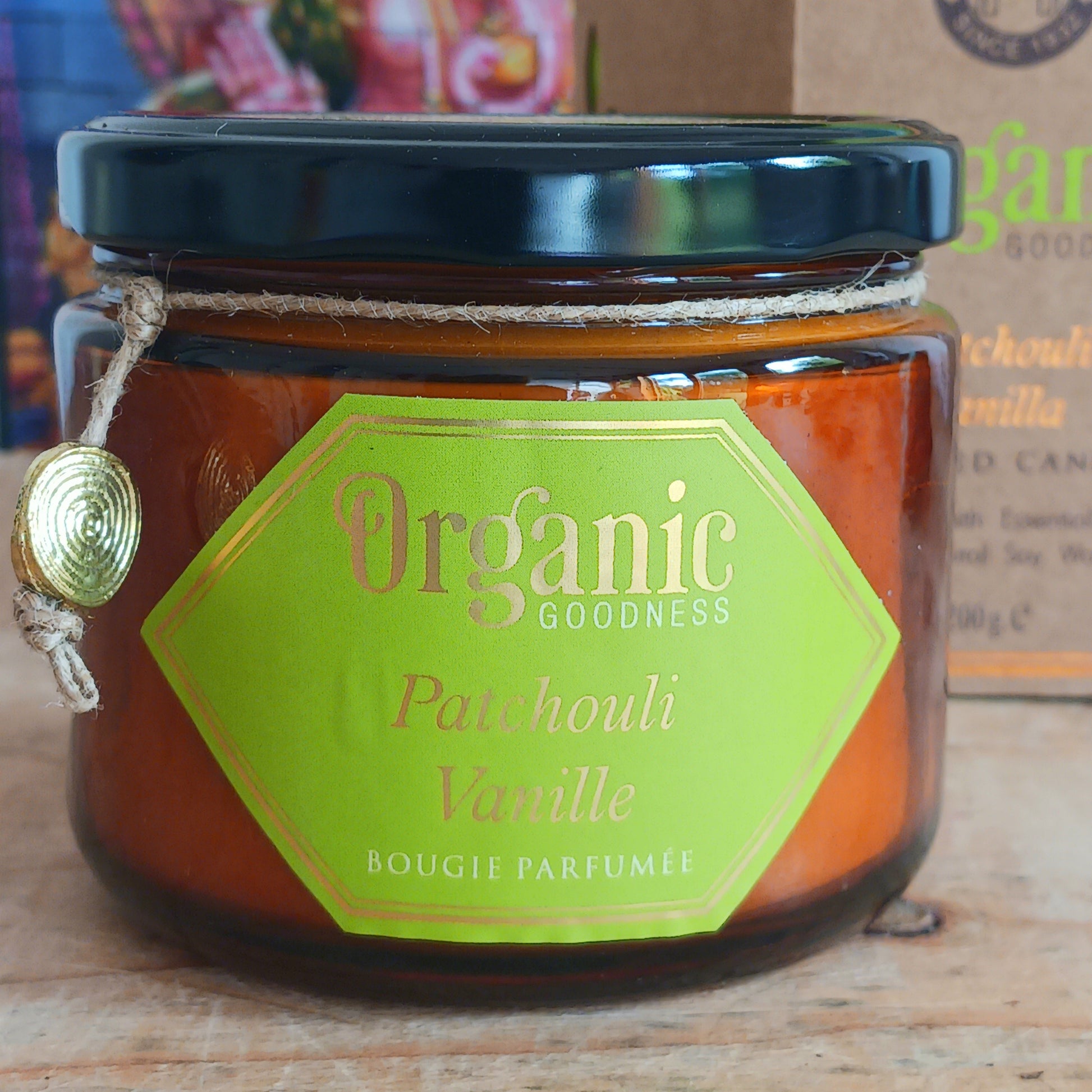Organic Goodness candle scented with Patchouli & Vanilla essential oil. The rich blend of creamy vanilla and calming patchouli will make you feel relaxed and revitalised. Pamper yourself with this luxurious scent after a hard day at work.