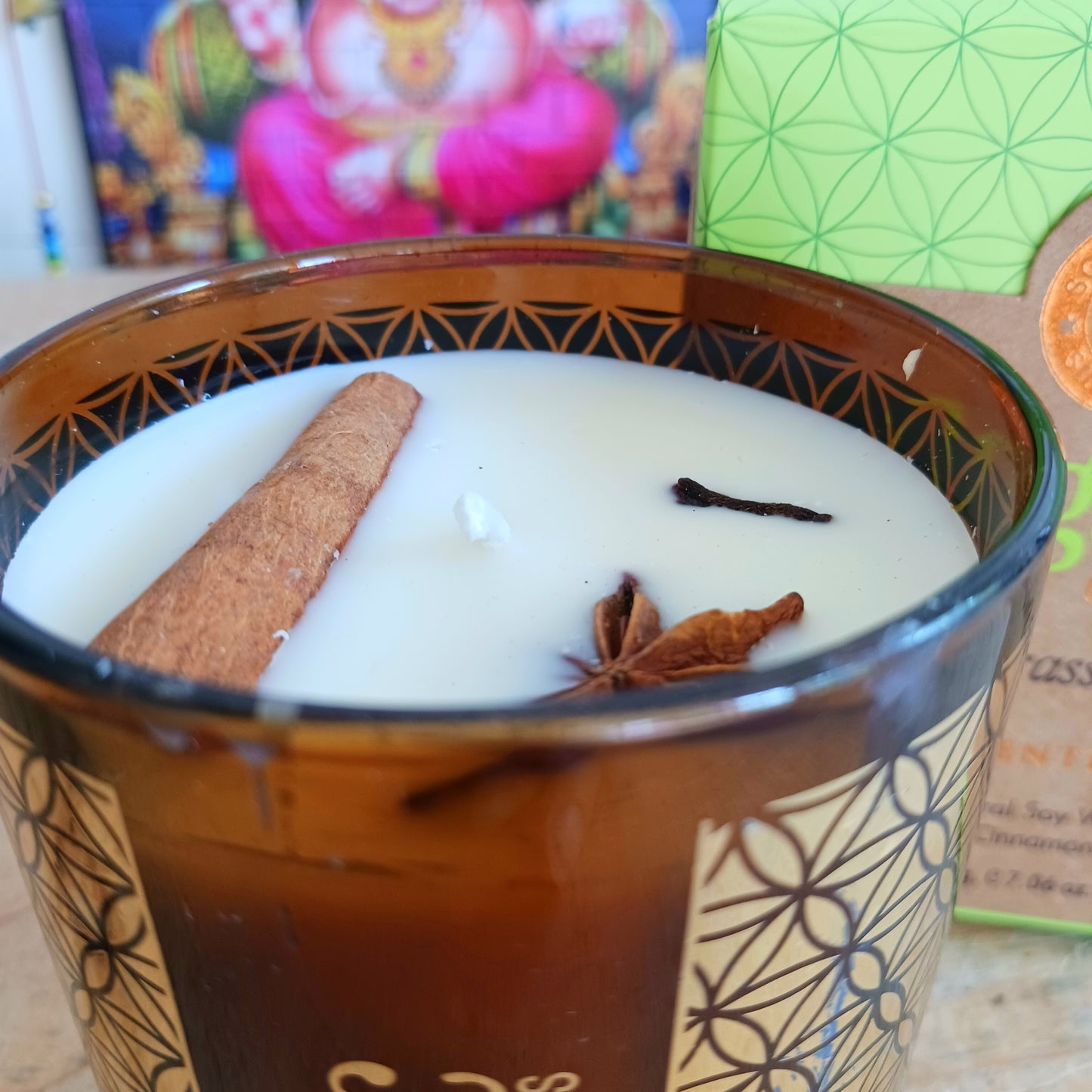 Song of India Organic Goodness soy wax candle, infused with natural smudge herbs and essential oils. The refreshing scent of lemongrass is combined with warm spices such as cloves, star anise and cinnamon. Hand poured in a decorative glass jar with flower of life pattern.