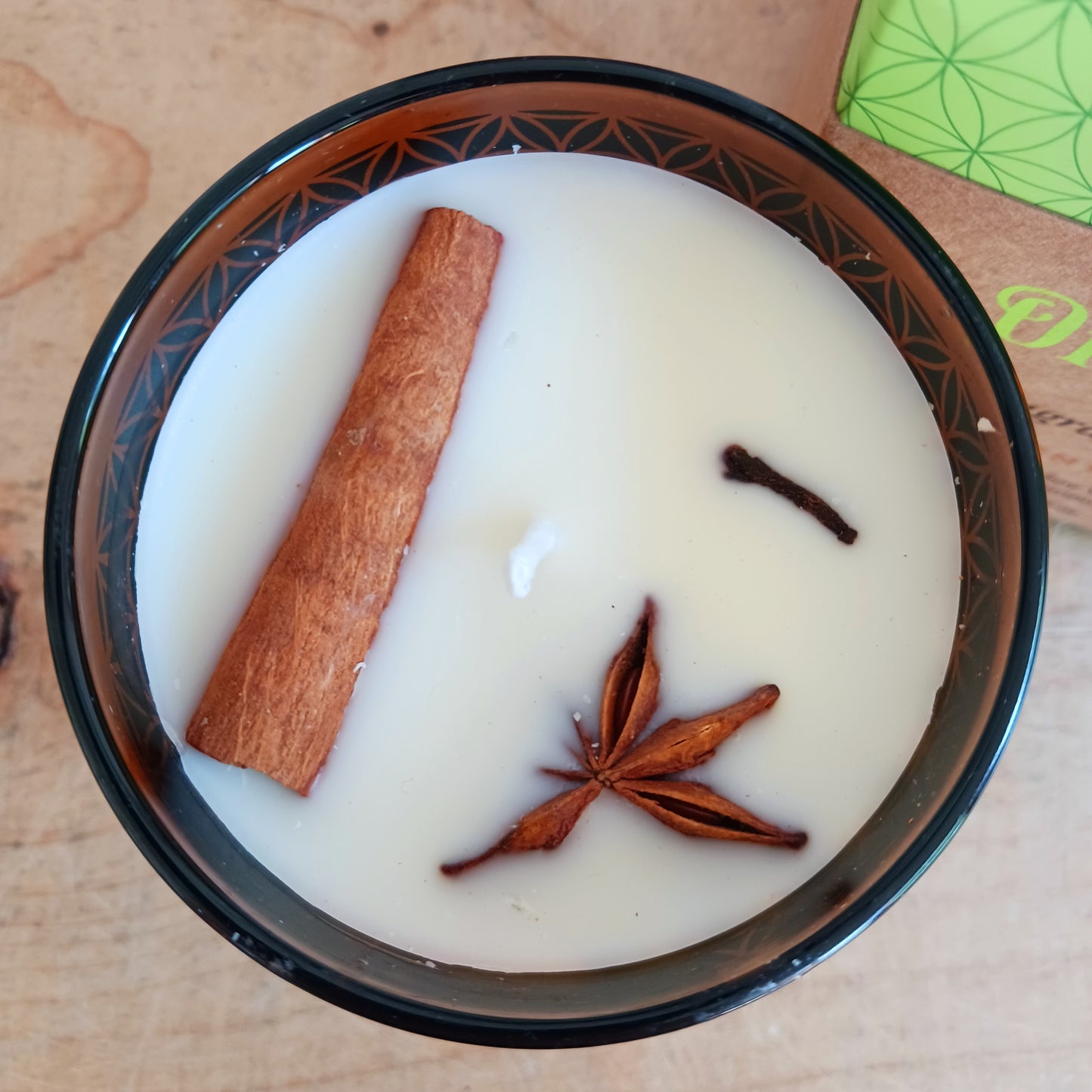 Song of India Organic Goodness soy wax candle, infused with natural smudge herbs and essential oils. The refreshing scent of lemongrass is combined with warm spices such as cloves, star anise and cinnamon. Hand poured in a decorative glass jar with flower of life pattern.