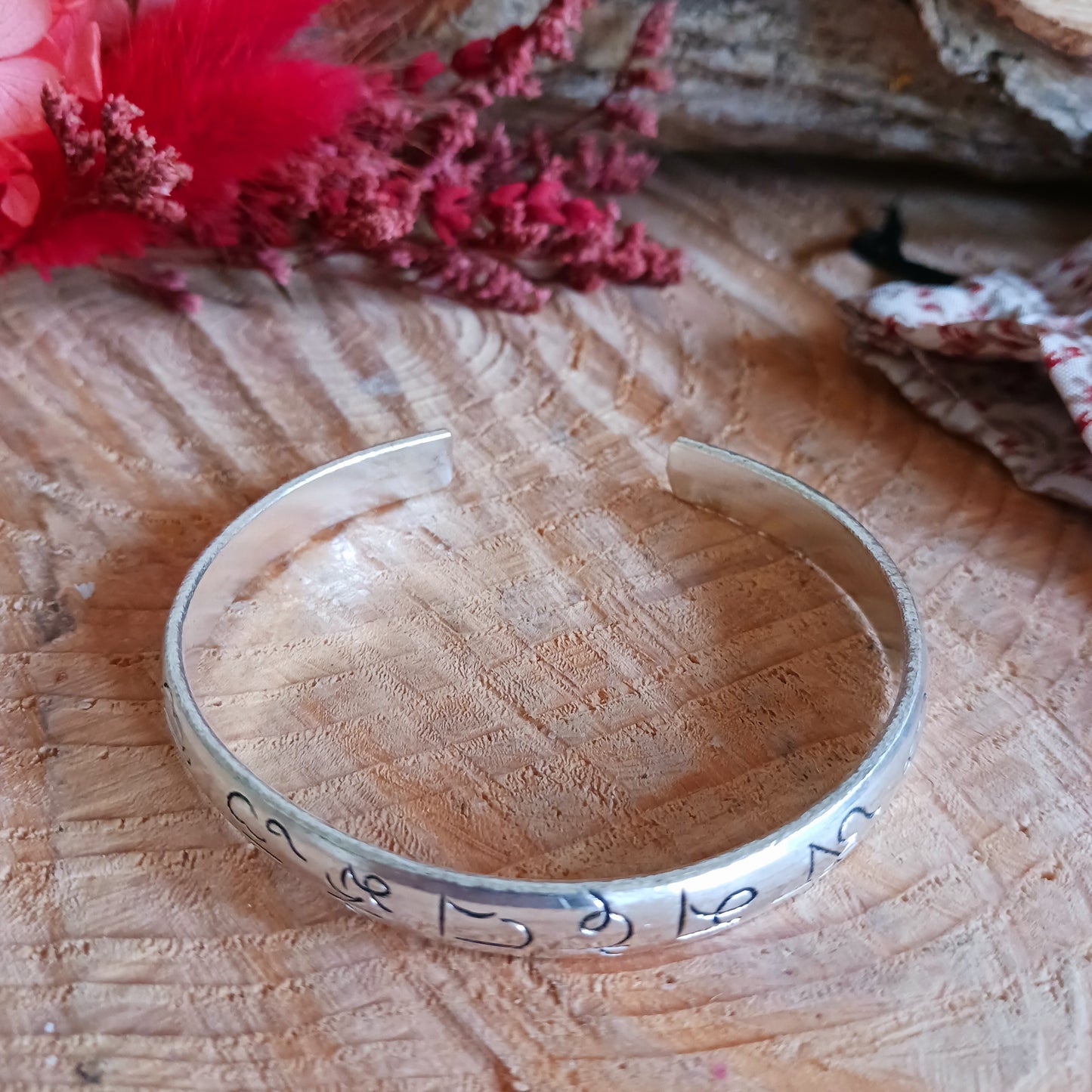 These beautifully crafted Tibetan white metal bangles feature detailed etching of the traditional Buddhist Om mani padme hum mantra.