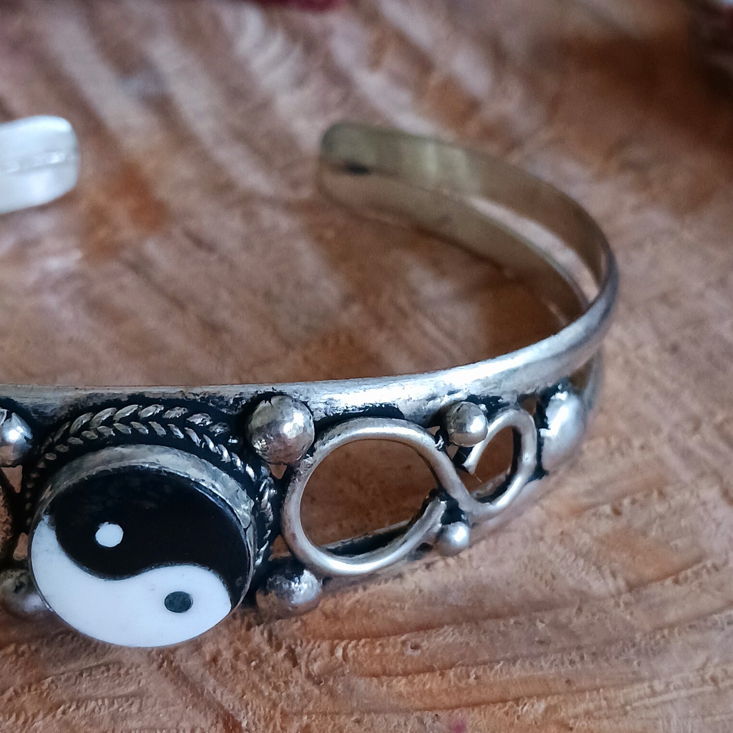 Handmade in Nepal, this white metal Yin Yang bracelet has been carefully hand crafted in local Nepalese workshops by skilled artisans. Each piece is individual its presented in a hand made traditional pouch.
