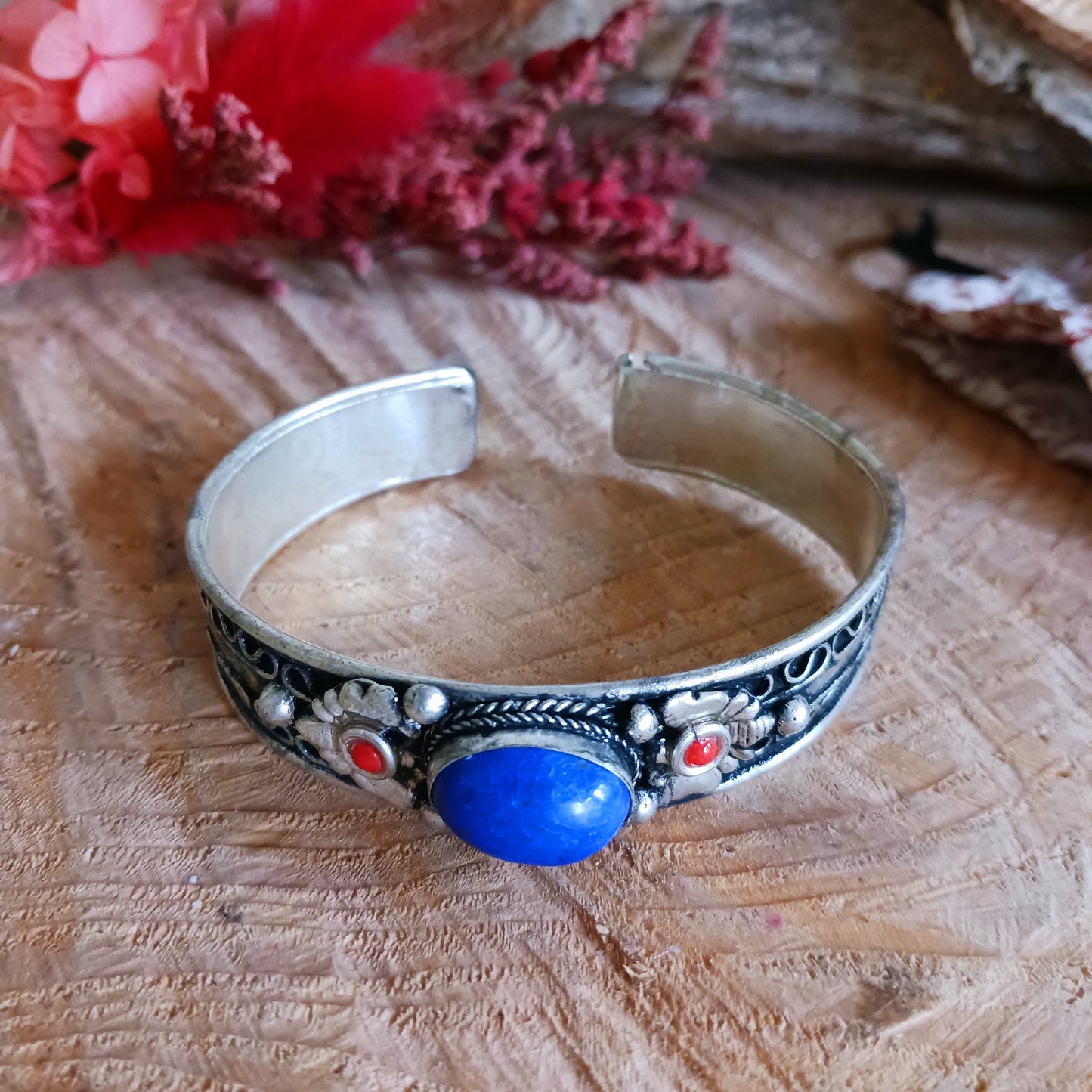 These beautifully made Nepalese white metal bangles feature a single Lapis stone flanked by two drop beads. Each bangle is soft enough to be adjusted to fit all wrist sizes.
