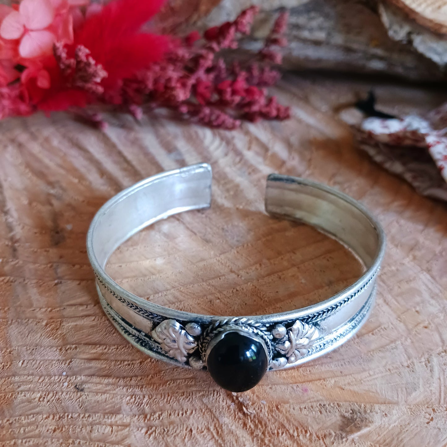 These beautifully made Nepalese white metal bangles feature a single Black Tourmaline stone. Each bangle is soft enough to be adjusted to fit all wrist sizes. As the etching is carefully created by hand, each bangle is slightly different. A truly unique and special piece of jewellery.