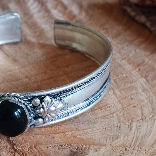 These beautifully made Nepalese white metal bangles feature a single Black Tourmaline stone. Each bangle is soft enough to be adjusted to fit all wrist sizes. As the etching is carefully created by hand, each bangle is slightly different. A truly unique and special piece of jewellery.