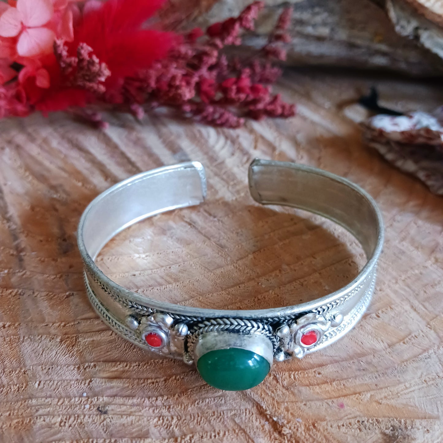 These beautifully made Nepalese white metal bangles feature a single Green Aventurine stone flanked by two red drop beads. Each bangle is soft enough to be adjusted to fit all wrist sizes.