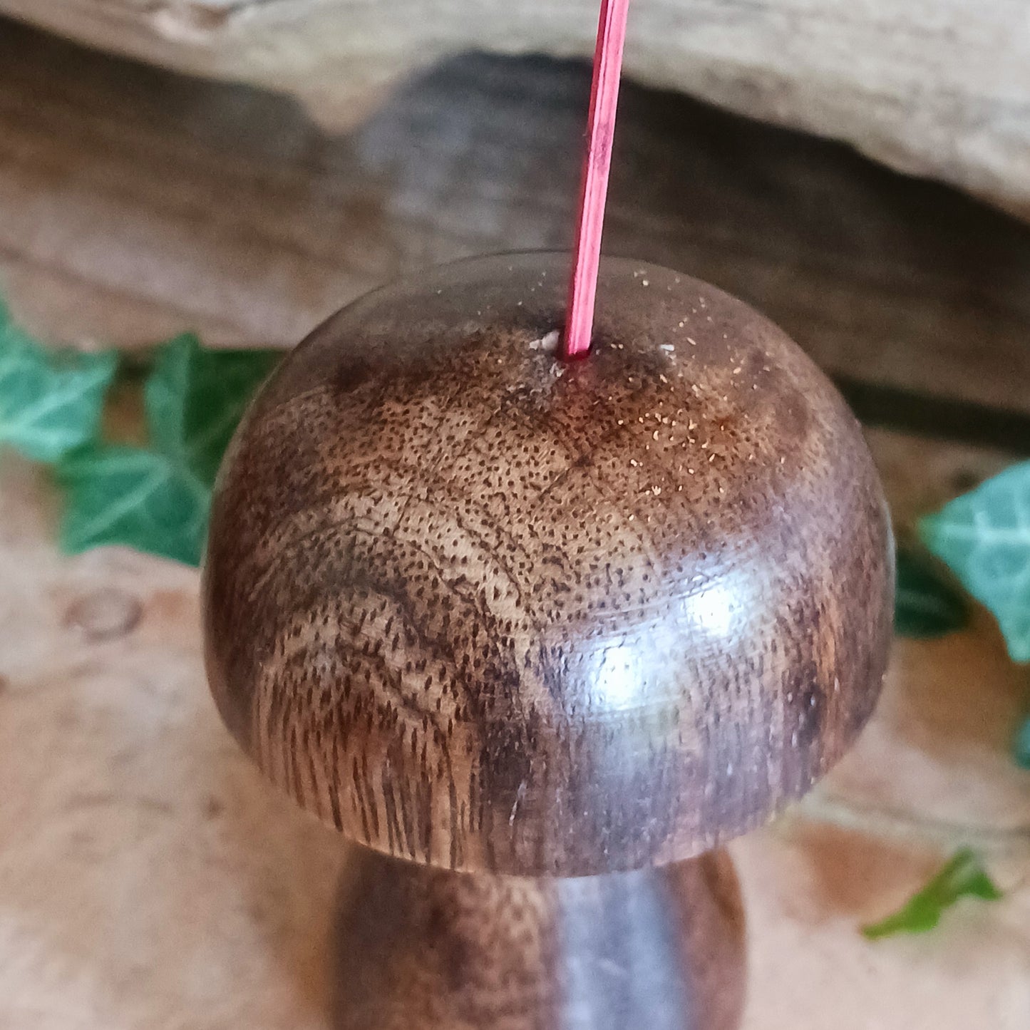 Transform your home with our enchanting set of 3 mini Incense Mushrooms. These charming decorative pieces will add a whimsical touch to your home décor.