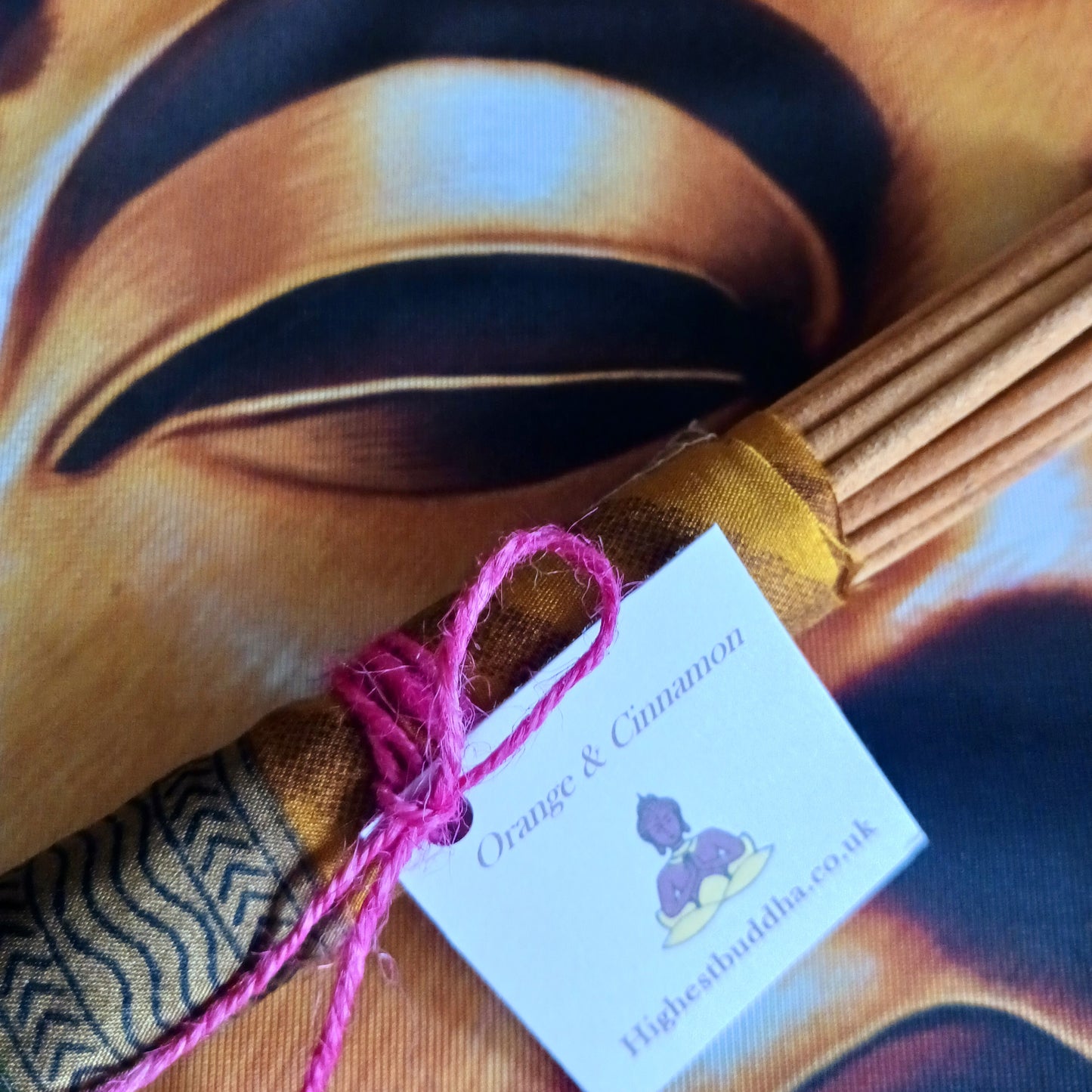These Orange and Cinnamon incense sticks are full of fragrance. Calming, therapeutic, and ritualistic. The combined scent notes work great to relax and calm down your soul, perfect for evening meditations.