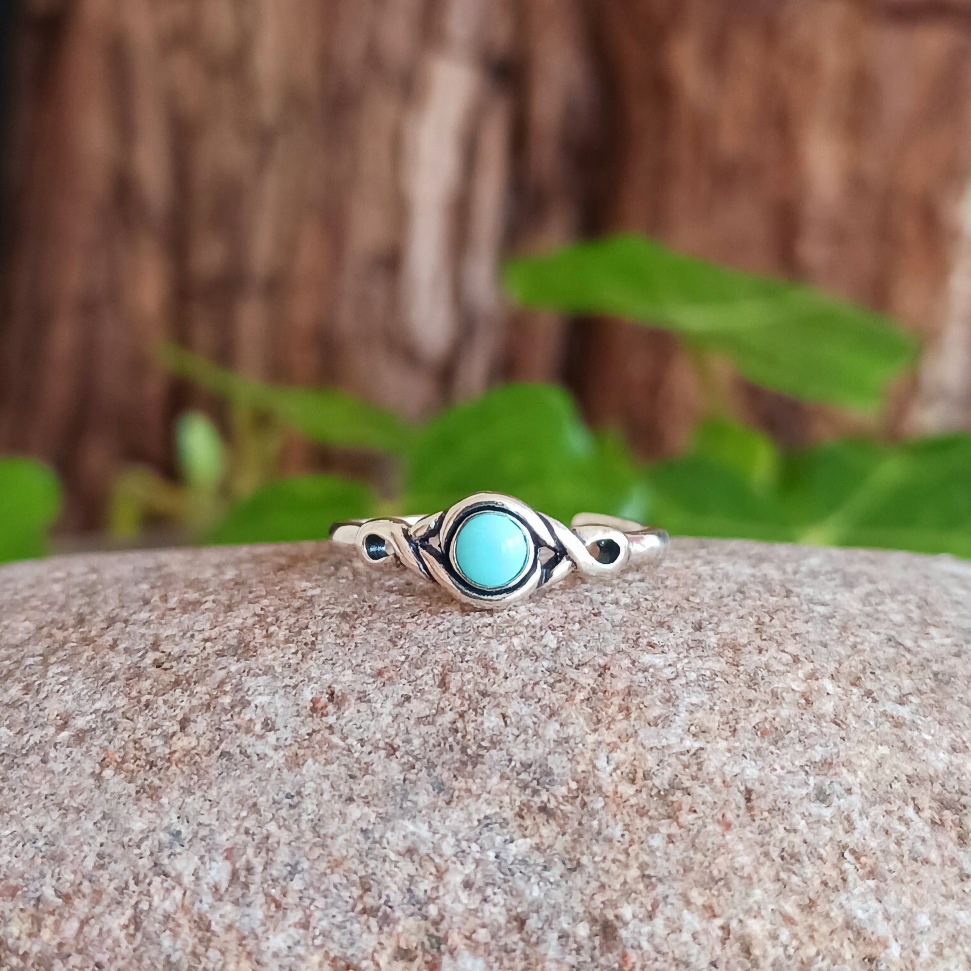 925 Sterling silver Toe Ring with turquoise stone.  Add a little bit of silver to your toes with our solid 925 stamped solid silver toe ring, beautifully presented in a little fabric drawstring pouch made from off cuts from sari materials that would have otherwise been discarded.