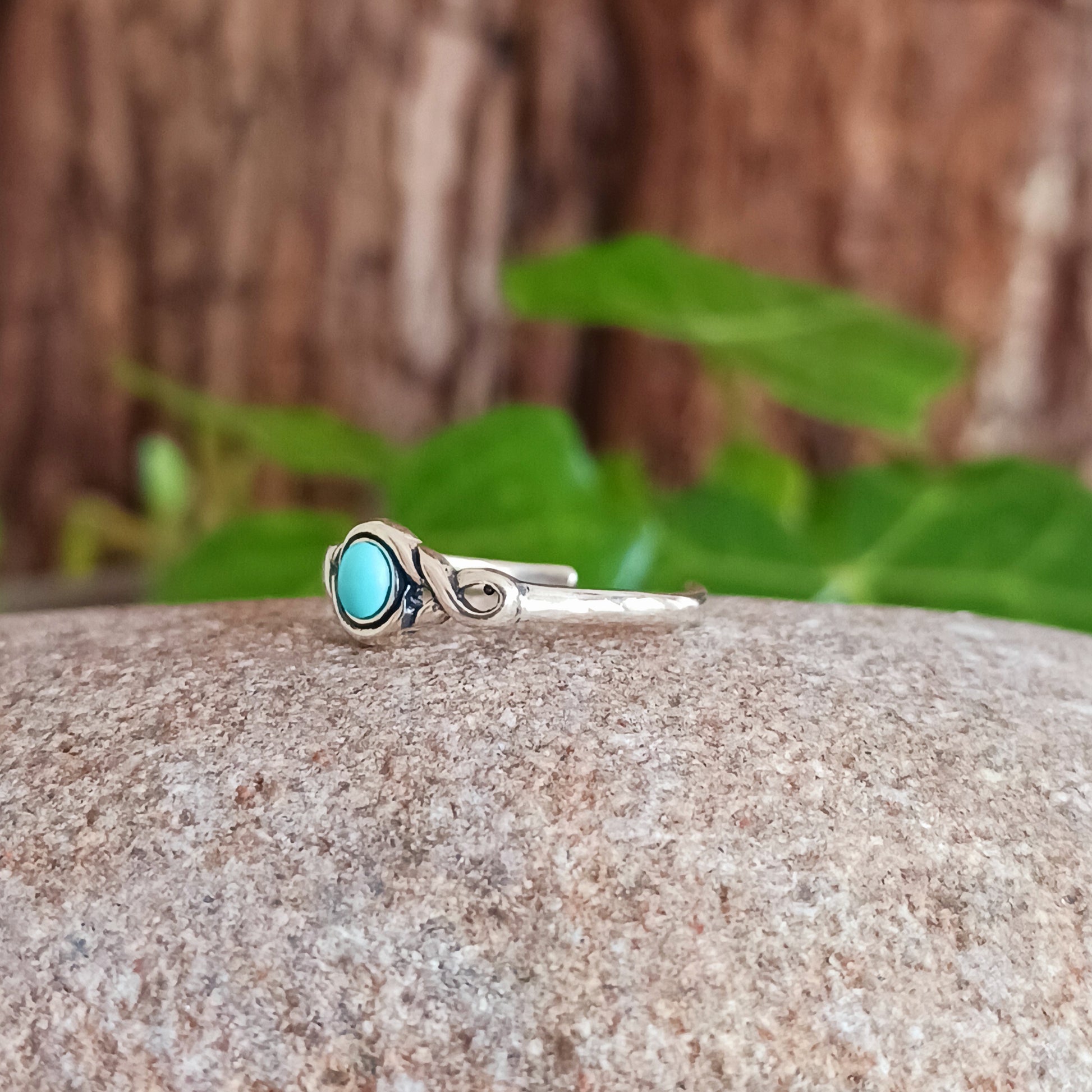925 Sterling silver Toe Ring with turquoise stone.  Add a little bit of silver to your toes with our solid 925 stamped solid silver toe ring, beautifully presented in a little fabric drawstring pouch made from off cuts from sari materials that would have otherwise been discarded.