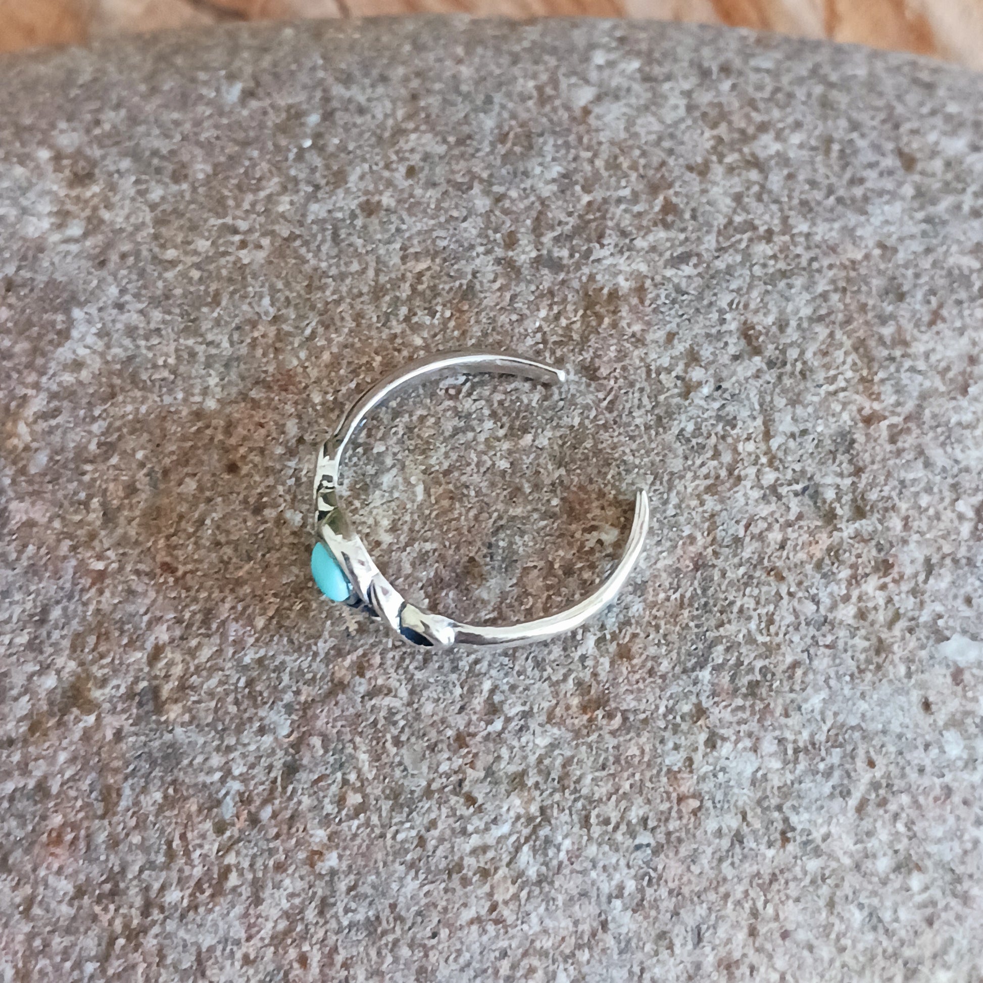 925 Sterling silver Toe Ring with turquoise stone.  Add a little bit of silver to your toes with our solid 925 stamped solid silver toe ring, beautifully presented in a little fabric drawstring pouch made from off cuts from sari materials that would have otherwise been discarded.