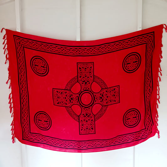 These colourful Celtic sarongs come in a variety of bold Celtic designs, featuring beautiful Celtic knots, spirals and traditional tribal designs. They come in assorted colours, with fringe at each end. These sarongs can be used as a skirt, halter neck dress, a shawl and even as a throw or wall hanging.