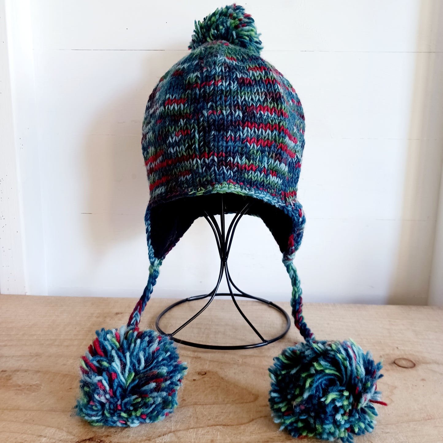 This Hasri space dye earflap hat is a fun and snuggly hat with matching pom poms. Chunky knit from tie dye wool with a smooth fleece lining so it's lovely and comfortable to wear and keep you extra warm. Perfect for winter days out!