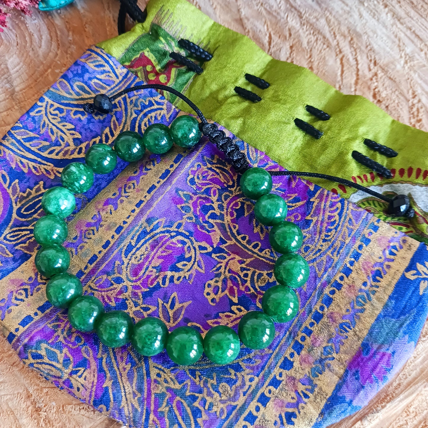 Closely associated with the heart chakra, jade promotes feelings of love, compassion, and self-love, connecting us to our higher selves and fostering a sense of unity with the world around us. Its spiritual properties also include confidence, acceptance, health, and the ability to resolve emotional or spiritual issues.