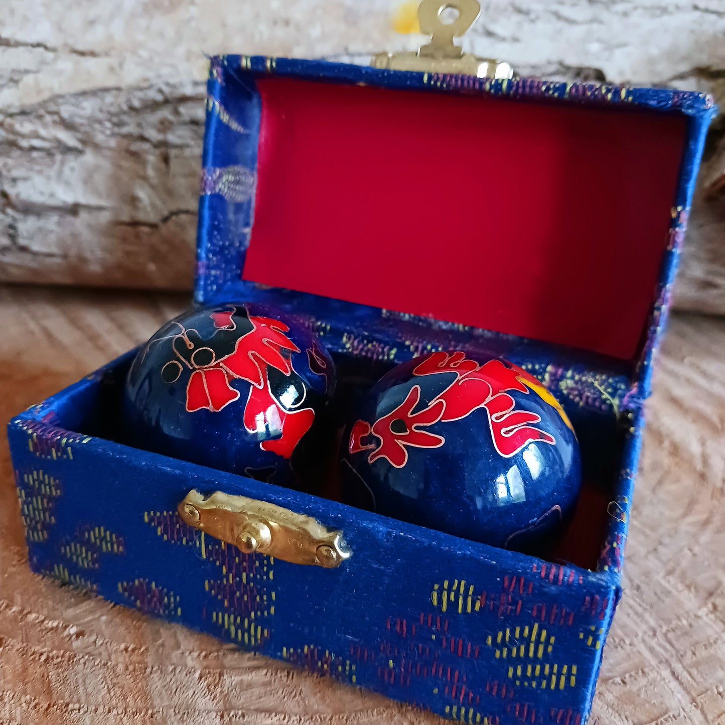 It was emperor Jia Jing in the sixteenth century, who ordered a profound study of these Health Balls. What looks like an ordinary game, turning two metal balls in the palms of your hands, is in reality a kind of healing technique. The life energy flowing though our bodies is called Qi.