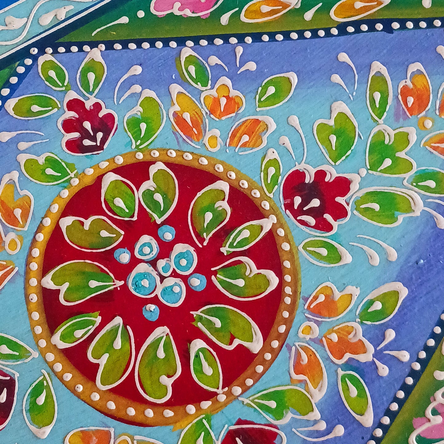 This is a large and beautiful hand made, hand painted Indian wooden jewellery box in a striking turquoise and floral pattern. The box has a hinged lid and front closure. Ideal as a decorative jewellery, trinket, keepsake box or a tidy, attractive way of hiding odds and ends.