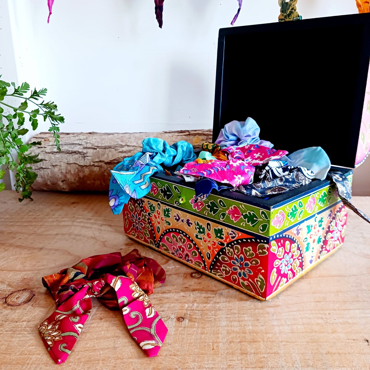 A silky sari material scrunchie styled with a trailing bow feature. Glamorous sustainable fashion, these beautiful hair accessories come in assorted patterns and colours.