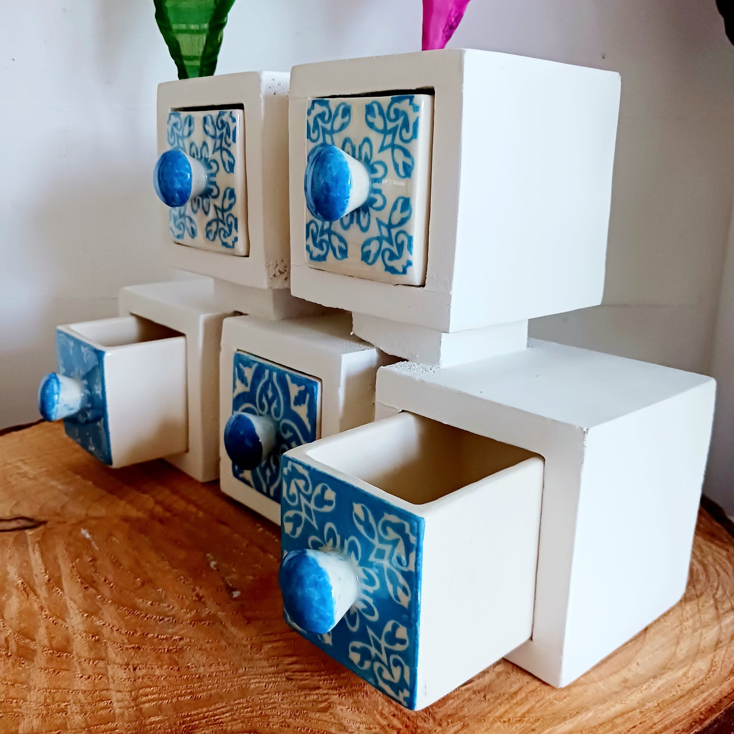 These attractive and unusual ceramic drawers are perfect for storing a hundred things! Spices, buttons, keys, trinkets, safety pins, haberdashery, knickknacks, all bits & bobs. The wood used is mango wood and the ceramic drawers are all hand painted.