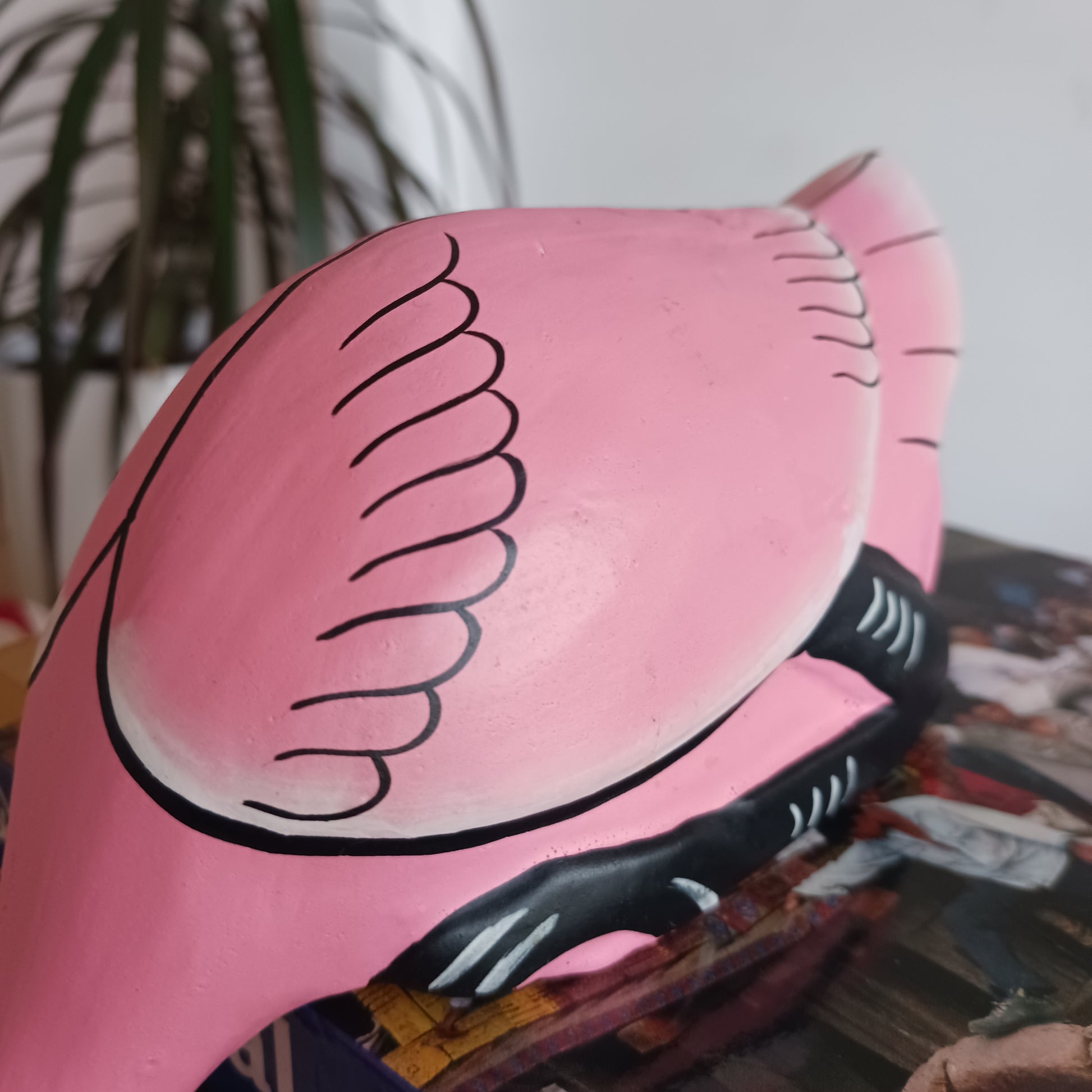 Exhibit this delightful handpainted flamingo on a shelf or your desk for a very bright and colourful display. Made using Albesia wood which is fast growing and sustainable.