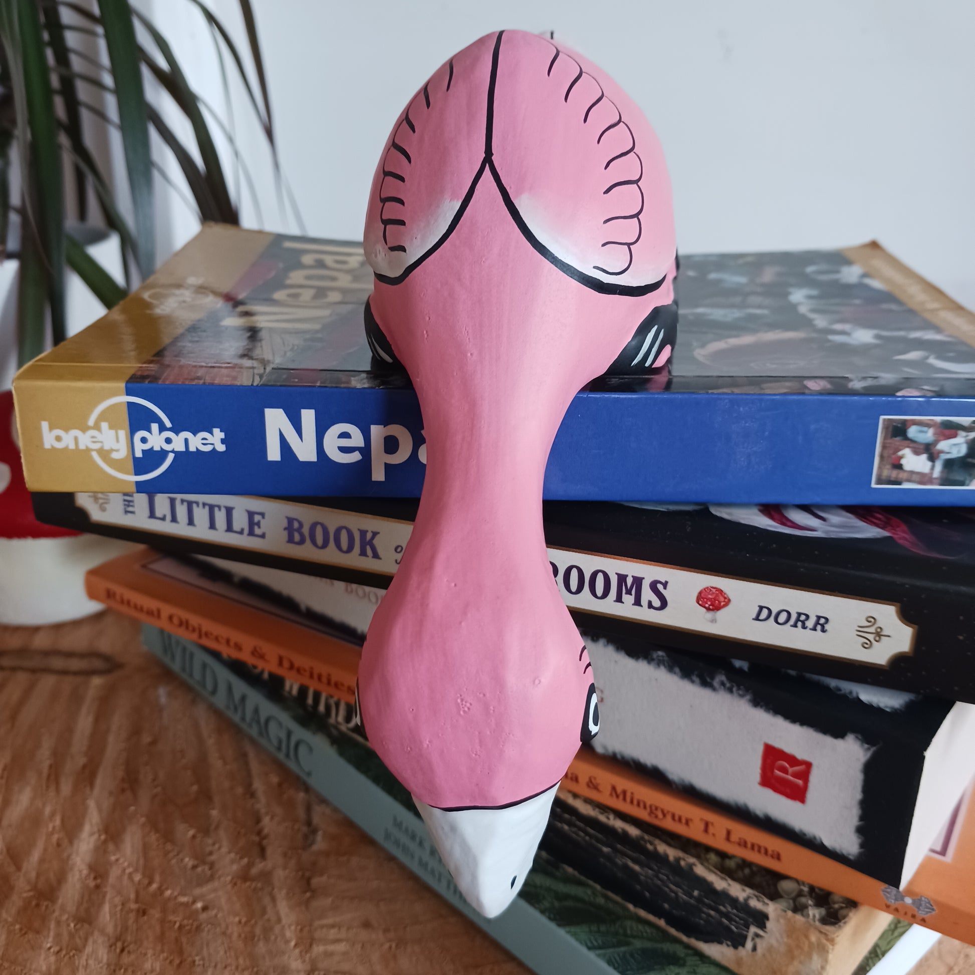 Exhibit this delightful handpainted flamingo on a shelf or your desk for a very bright and colourful display. Made using Albesia wood which is fast growing and sustainable.
