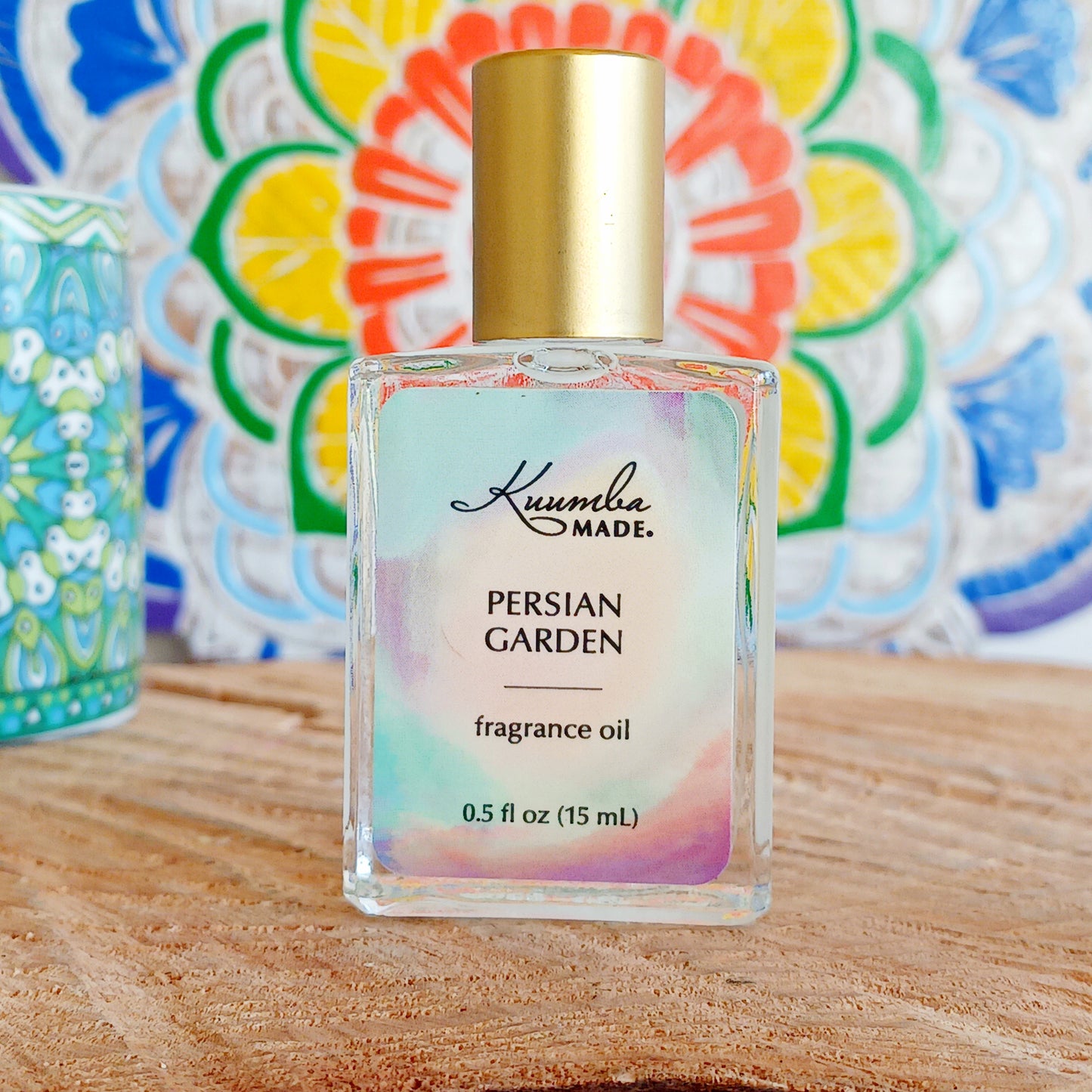 This Persian scent made of enticing jasmine with notes of sunny bergamot and fresh gardenia dancing on a tropical breeze.