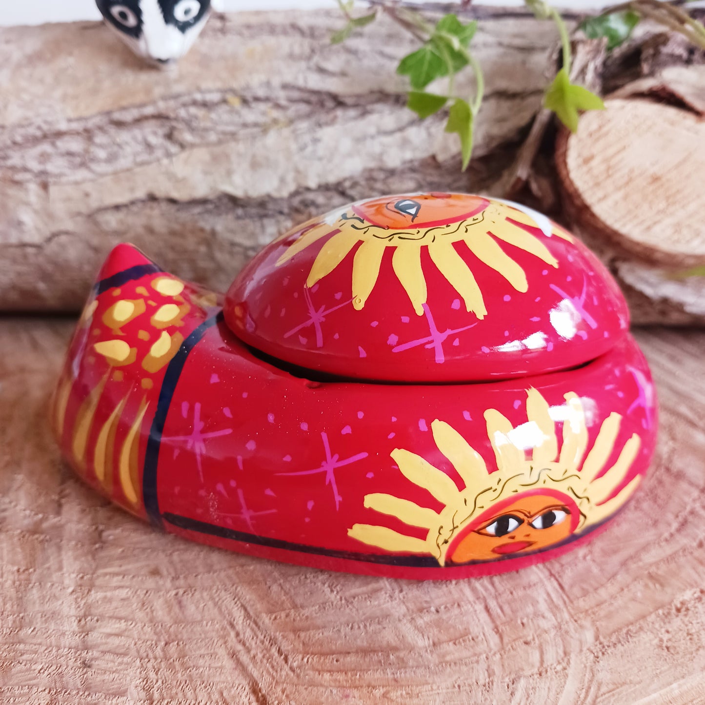 This colourful kitty is the purfect little trinket box to store your treasures and jewellery, or to give as a little gift.& It's been hand painted in a style traditional to Xalitla, a region of Guerrero, Mexico.