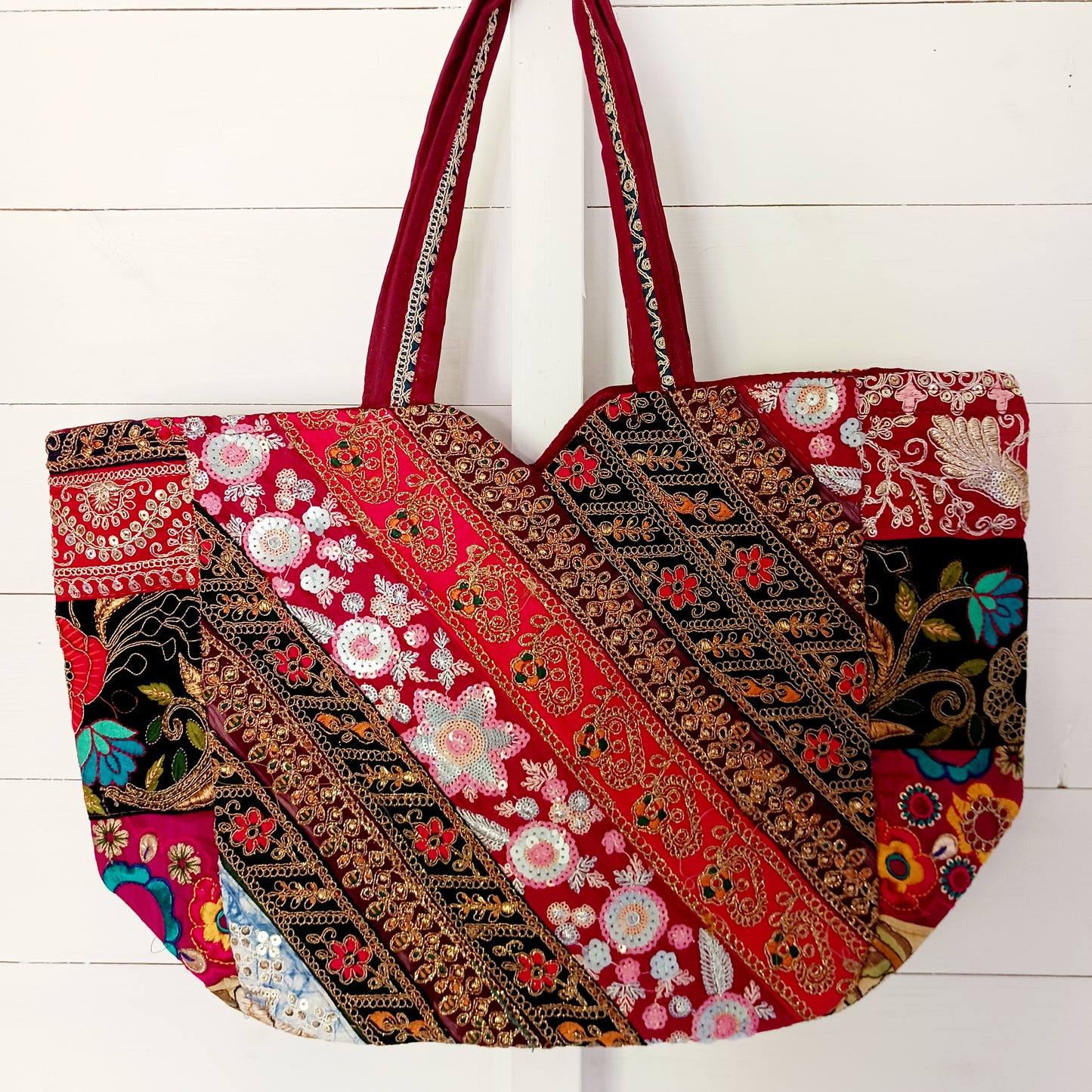 This beautiful large Indian bag comes with a wide shoulder strap and plenty of space inside for your personal items. In a patchwork style design, this bag is intricately embroidered with a traditional bohemian pattern. The bag is fully lined throughout.