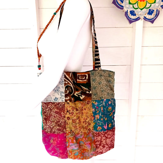 Shop like a pro! Pack this strong yet lightweight tote bag of colourful sari fabric with a black polyester lining. It's perfect for stuffing in your backpack, PC bag, cabin case, or glove box. The bag features a handy zippered external pocket for small bits and bobs like keys and coins.
