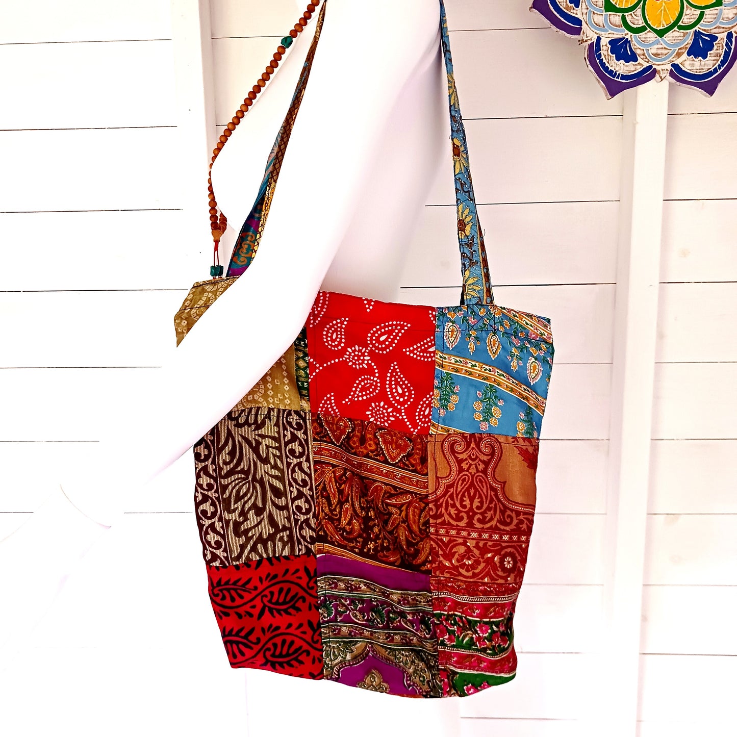 Shop like a pro! Pack this strong yet lightweight tote bag of colourful sari fabric with a black polyester lining. It's perfect for stuffing in your backpack, PC bag, cabin case, or glove box. The bag features a handy zippered external pocket for small bits and bobs like keys and coins.