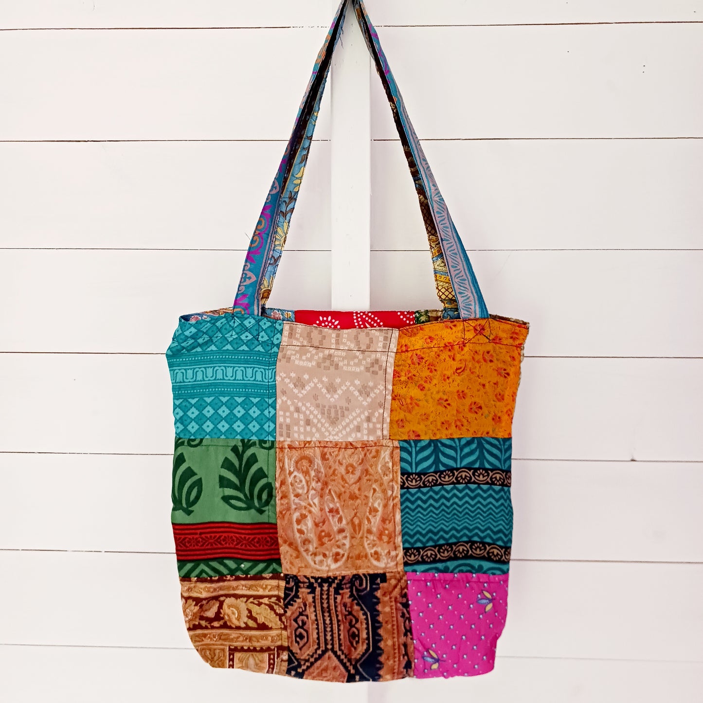 Shop like a pro! Pack this strong yet lightweight tote bag of colourful sari fabric with a black polyester lining. It's perfect for stuffing in your backpack, PC bag, cabin case, or glove box. The bag features a handy zippered external pocket for small bits and bobs like keys and coins.