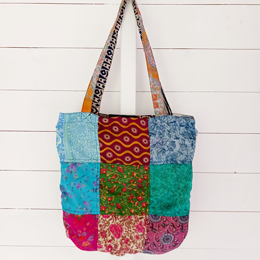 Shop like a pro! Pack this strong yet lightweight tote bag of colourful sari fabric with a black polyester lining. It's perfect for stuffing in your backpack, PC bag, cabin case, or glove box. The bag features a handy zippered external pocket for small bits and bobs like keys and coins.