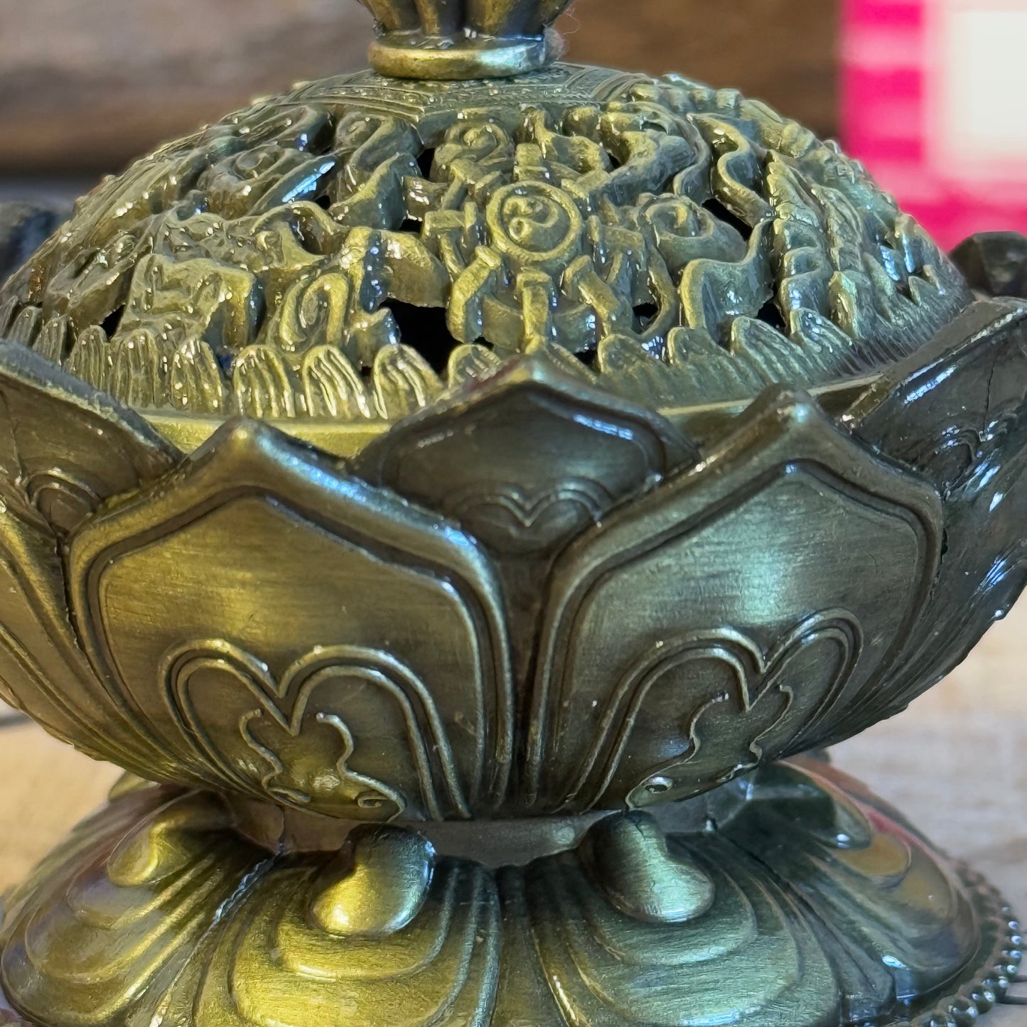 Enhance your home’s ambiance with this beautiful brass cone holder, thoughtfully designed in the shape of a lotus flower. Whether used for burning incense cones or as a charming decorative piece, this holder is both functional and elegant.
Key Features:
Elegant Lotus Design: The intricate lotus flower shape symbolizes purity and serenity, making it a meaningful addition to any space.
Majestic Smoke Display: Watch as the smoke gracefully curls through the lid’s opening, creating a soothing and captivating e