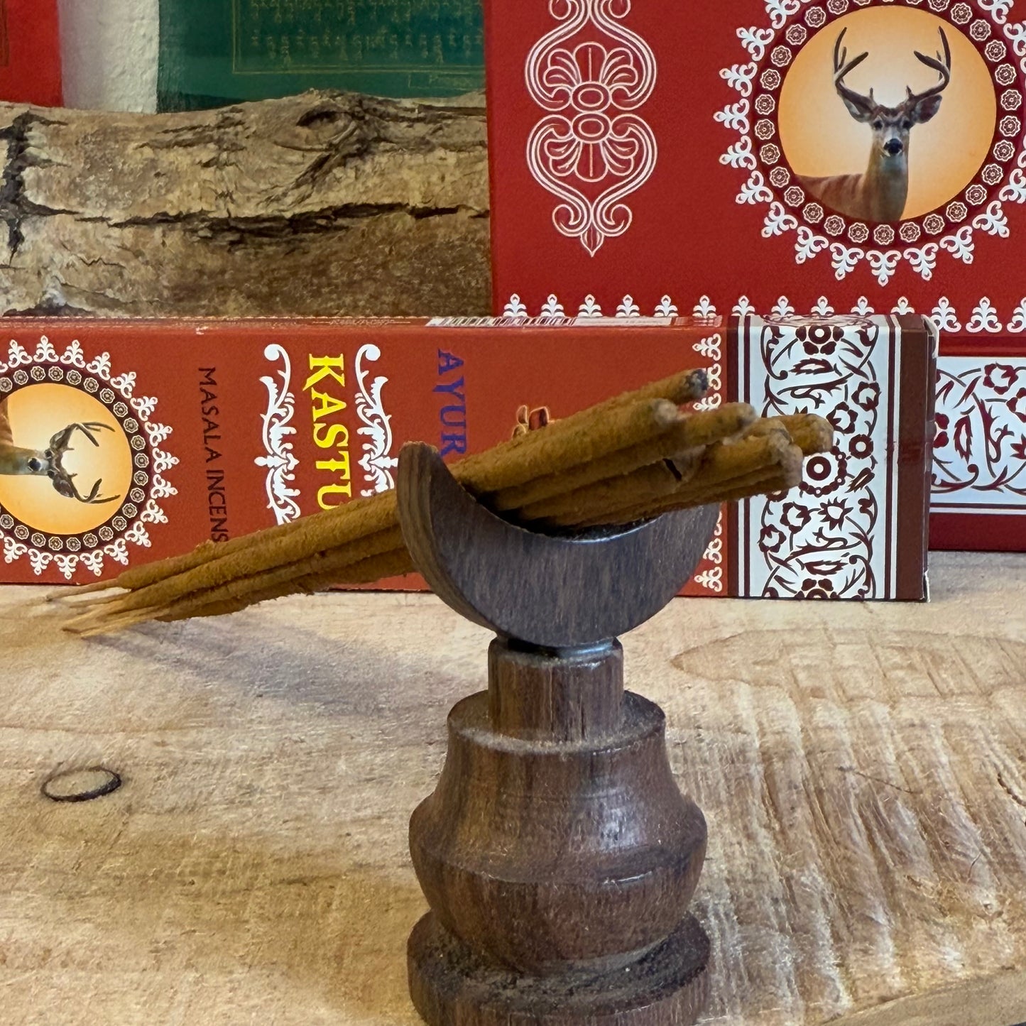 Kasturi, also known as Musk, is a fragrant substance traditionally derived from the gland of a male musk deer. In its natural form, it is highly valued for its distinctive, rich, and earthy aroma.