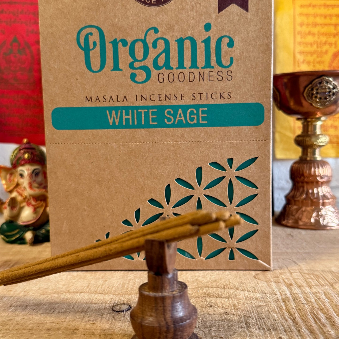 Enjoy a clean, fresh aroma with Organic Goodness White Sage incense. 96% organic, hand-rolled in India for a light and uplifting daytime scent.
