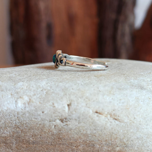 925 Sterling silver Toe Ring with dark green Peacock stone. Add a little bit of silver to your toes with our solid 925 stamped solid silver toe ring, beautifully presented in a little fabric drawstring pouch made from off cuts from sari materials that would have otherwise been discarded.