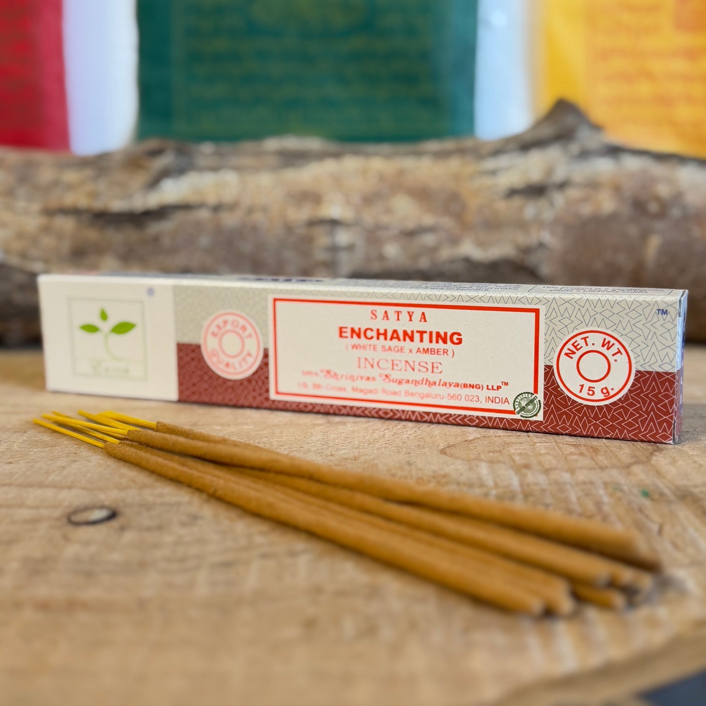 Satya Earth Enchanting - A unique combination of the powerful healing properties of white sage with the cleansing scent of amber.
Be enchanted by the hypnotic blend of pot