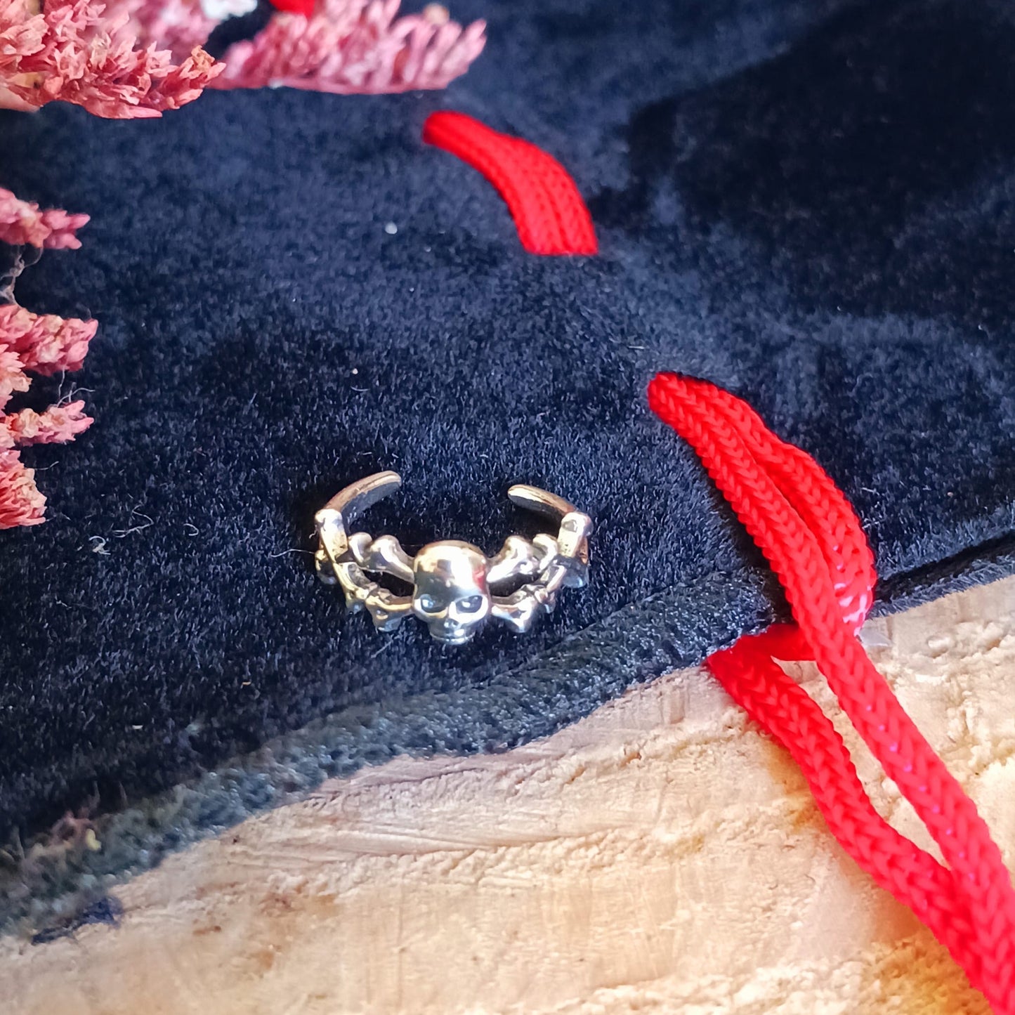 Detailed skull and crossbones 925 silver ear cuff. No piercing is needed to wear, it can be easily adjusted to hug your ear cartilage. Perfect for anyone who doesn't have pierced ears or if you just want to add to your Gothic look.