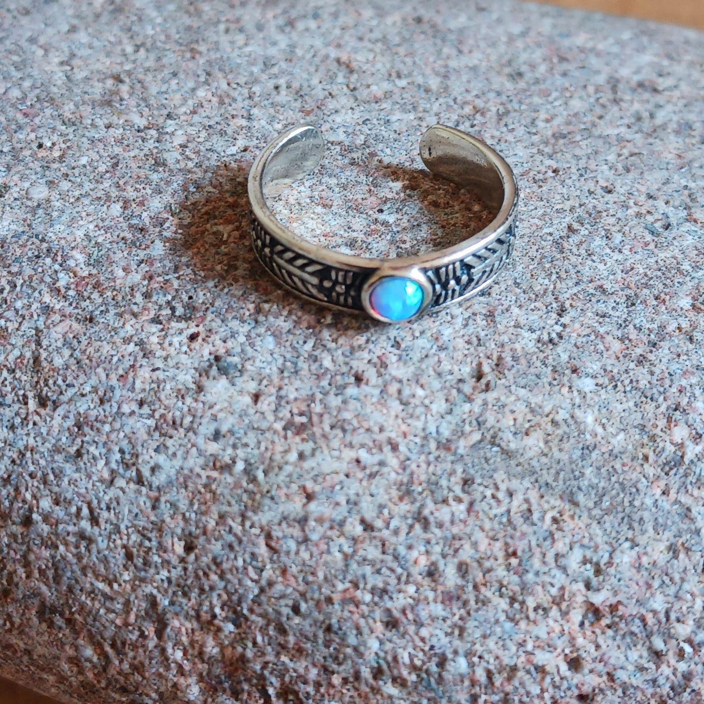 Pretty 925 Sterling silver Toe Ring with an Azure stone. Add a little bit of silver to your toes with our solid 925 stamped solid silver toe ring, beautifully presented in a little fabric drawstring pouch made from off cuts from sari materials that would have otherwise been discarded.
