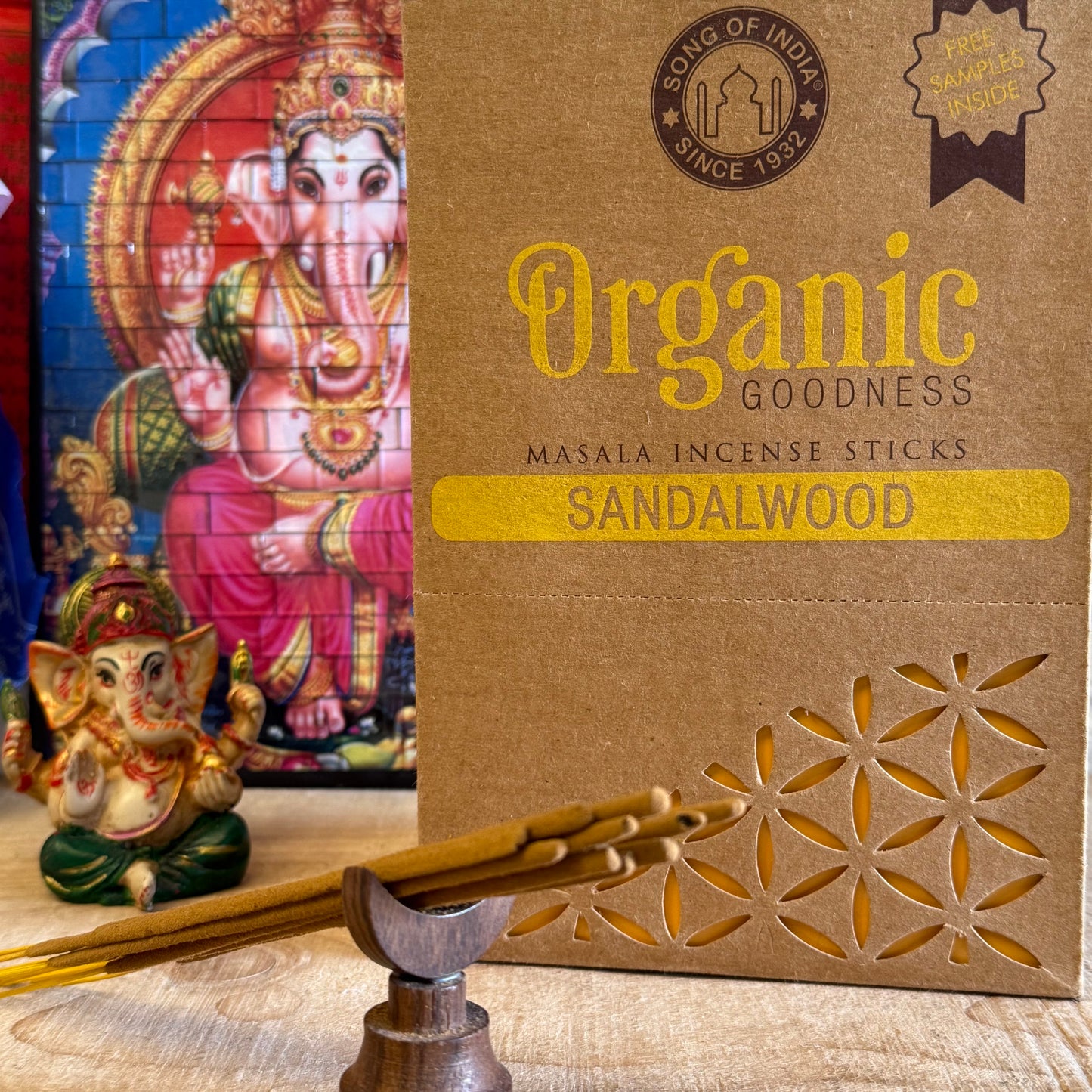 Song of India Organic incense Sandalwood
Experience the scent of luxury with Organic Goodness Sandalwood incense. Made in India, this rich, woody aroma is found in premium perfumes. 12 x 15g sticks.