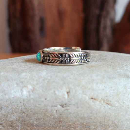 Pretty 925 Sterling silver Toe Ring with an Azure stone. Add a little bit of silver to your toes with our solid 925 stamped solid silver toe ring, beautifully presented in a little fabric drawstring pouch made from off cuts from sari materials that would have otherwise been discarded.
