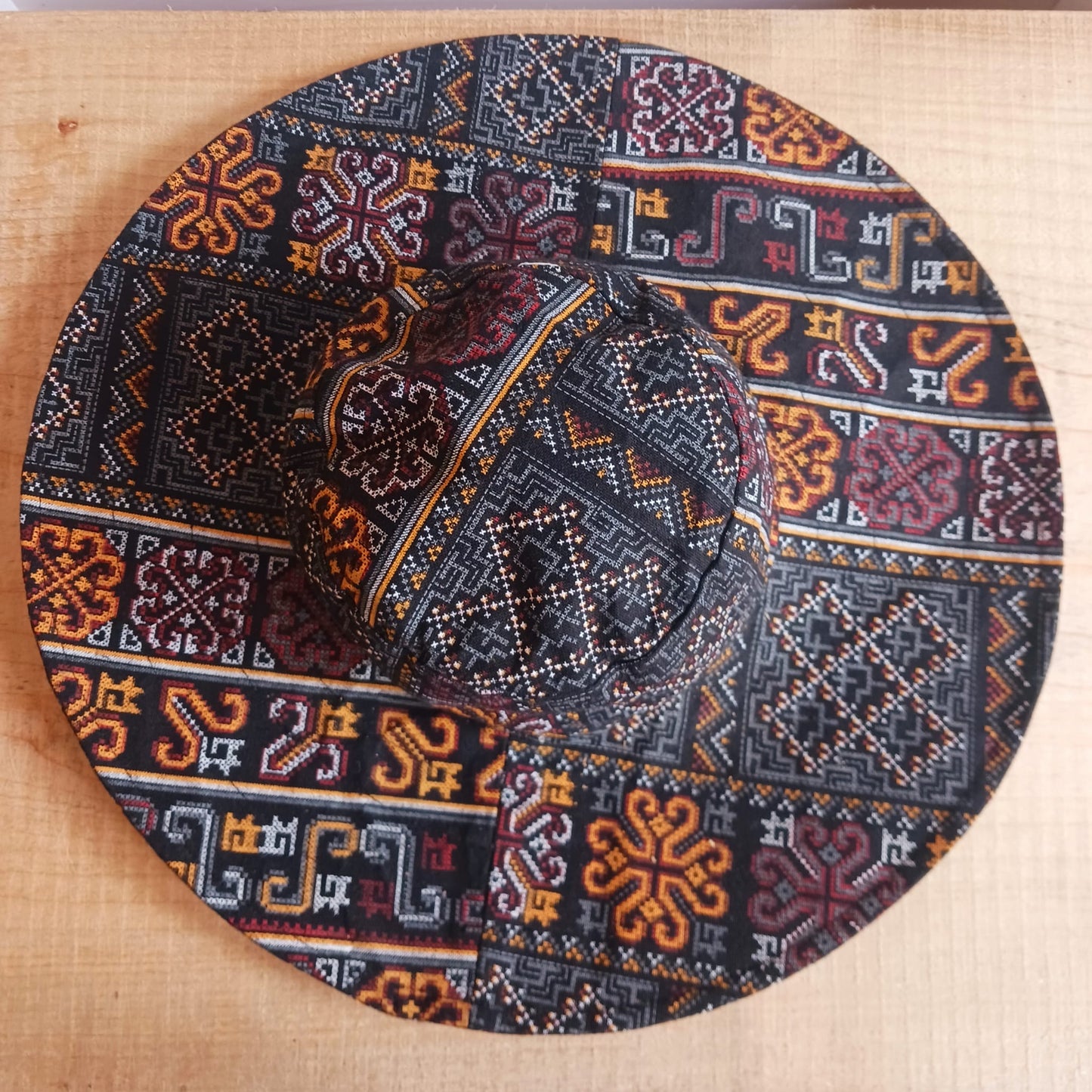 Thai Line Sun Hat | Black and Gold