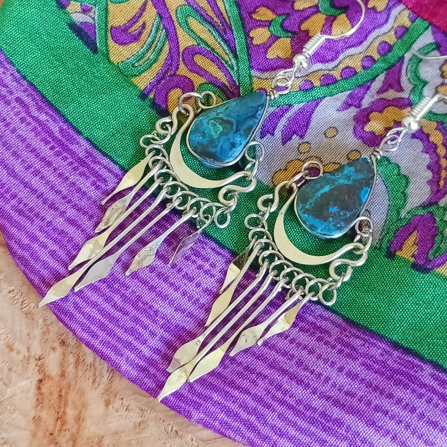 These beautiful earrings incorporate a dark turquoise stone with Silver plated hooks. These earrings have been hand made and are presented in a traditionally made pouch gift wrapped and ready to give ☸