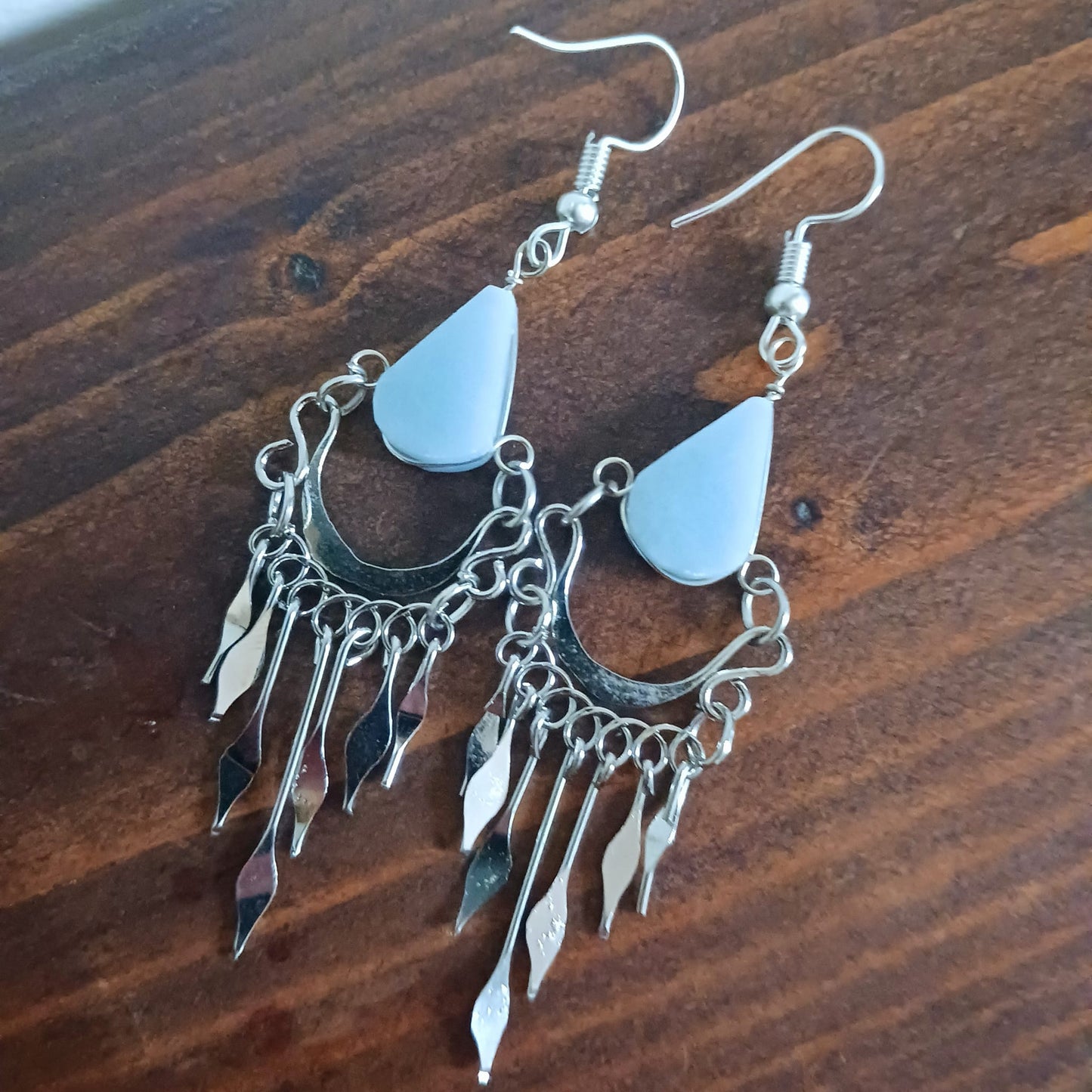 These beautiful earrings incorporate a pale blue stone with Silver plated hooks. They earrings have been hand made in Peru and are presented in a traditionally made pouch gift wrapped and ready to give ☸